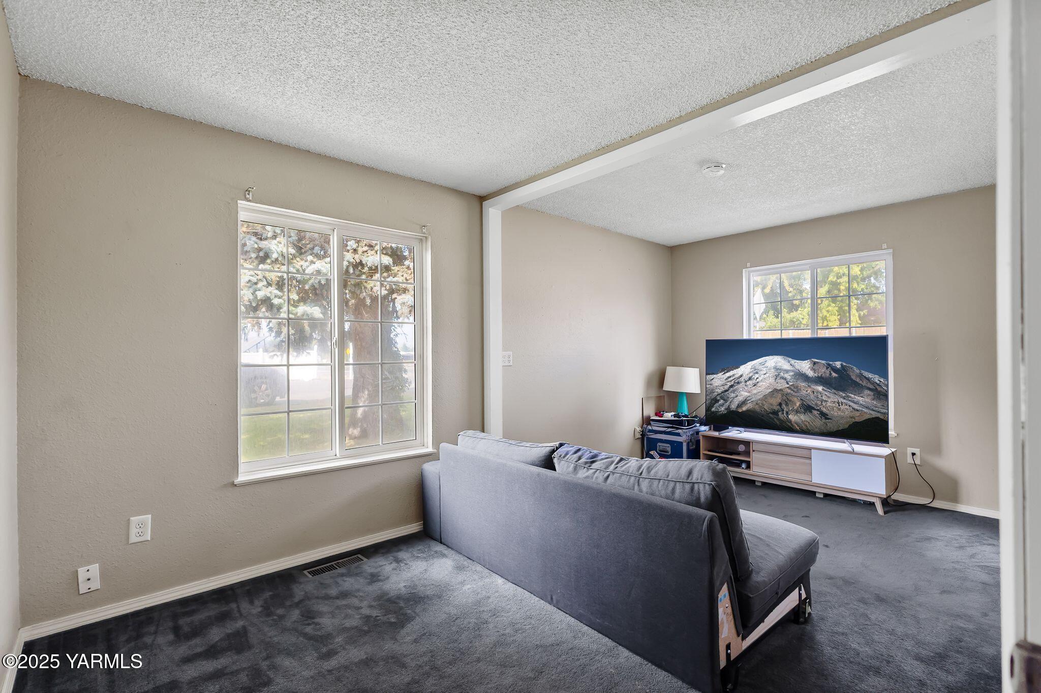 11 Suntides Blvd