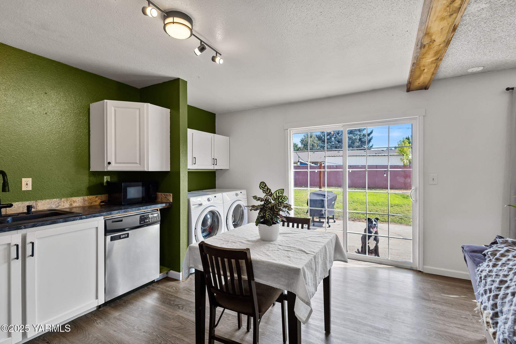 11 Suntides Blvd