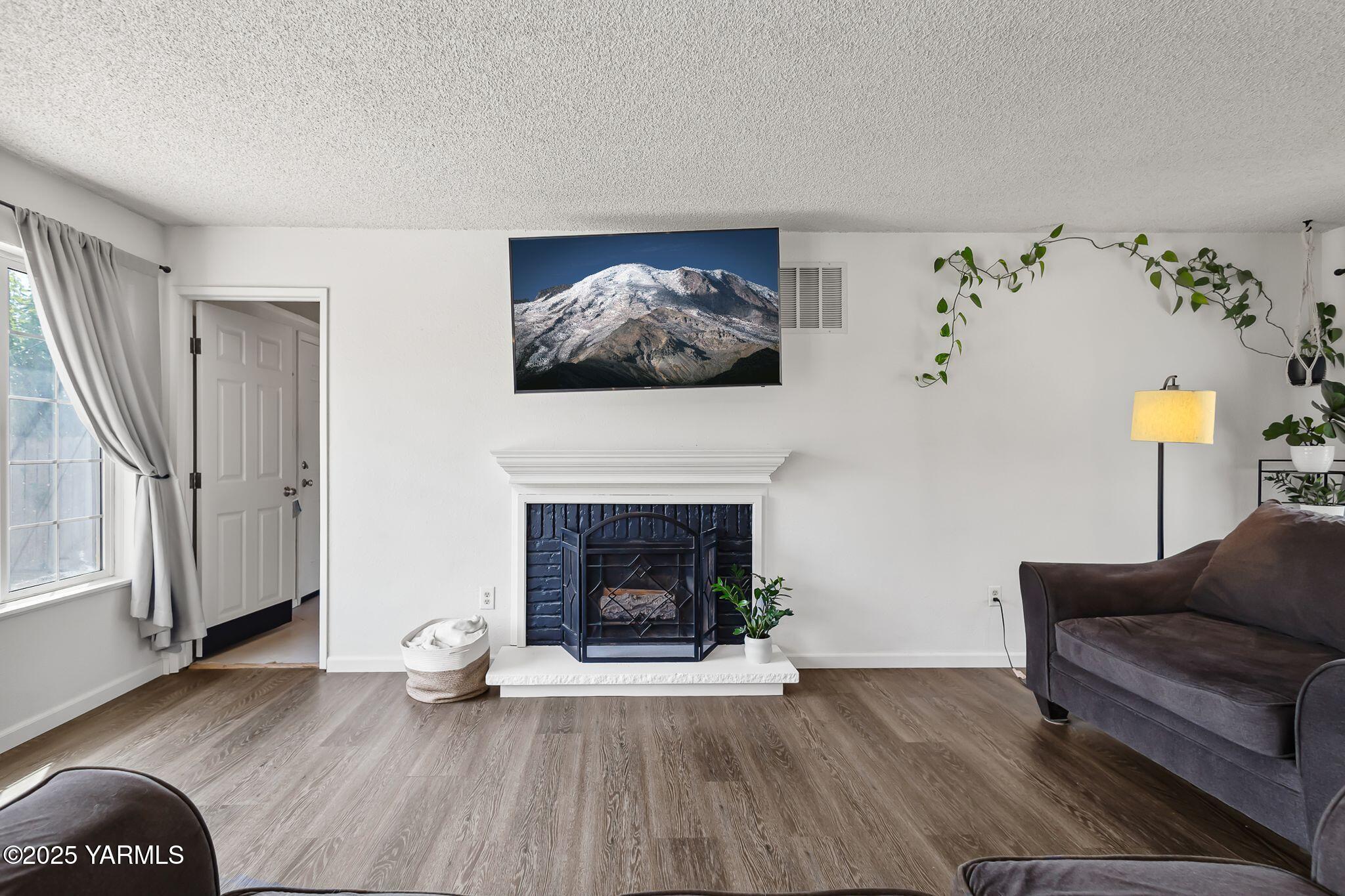 11 Suntides Blvd