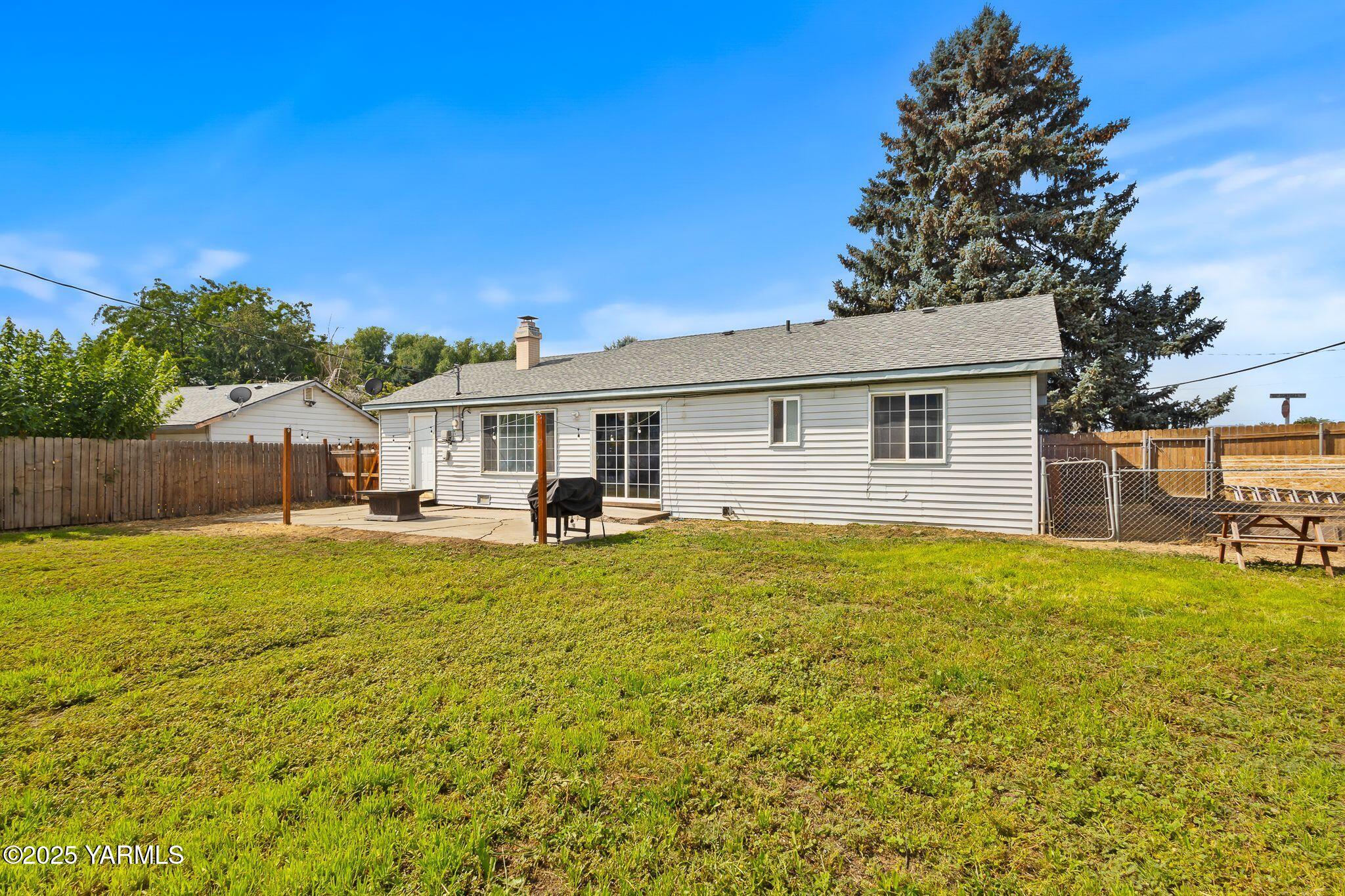 11 Suntides Blvd