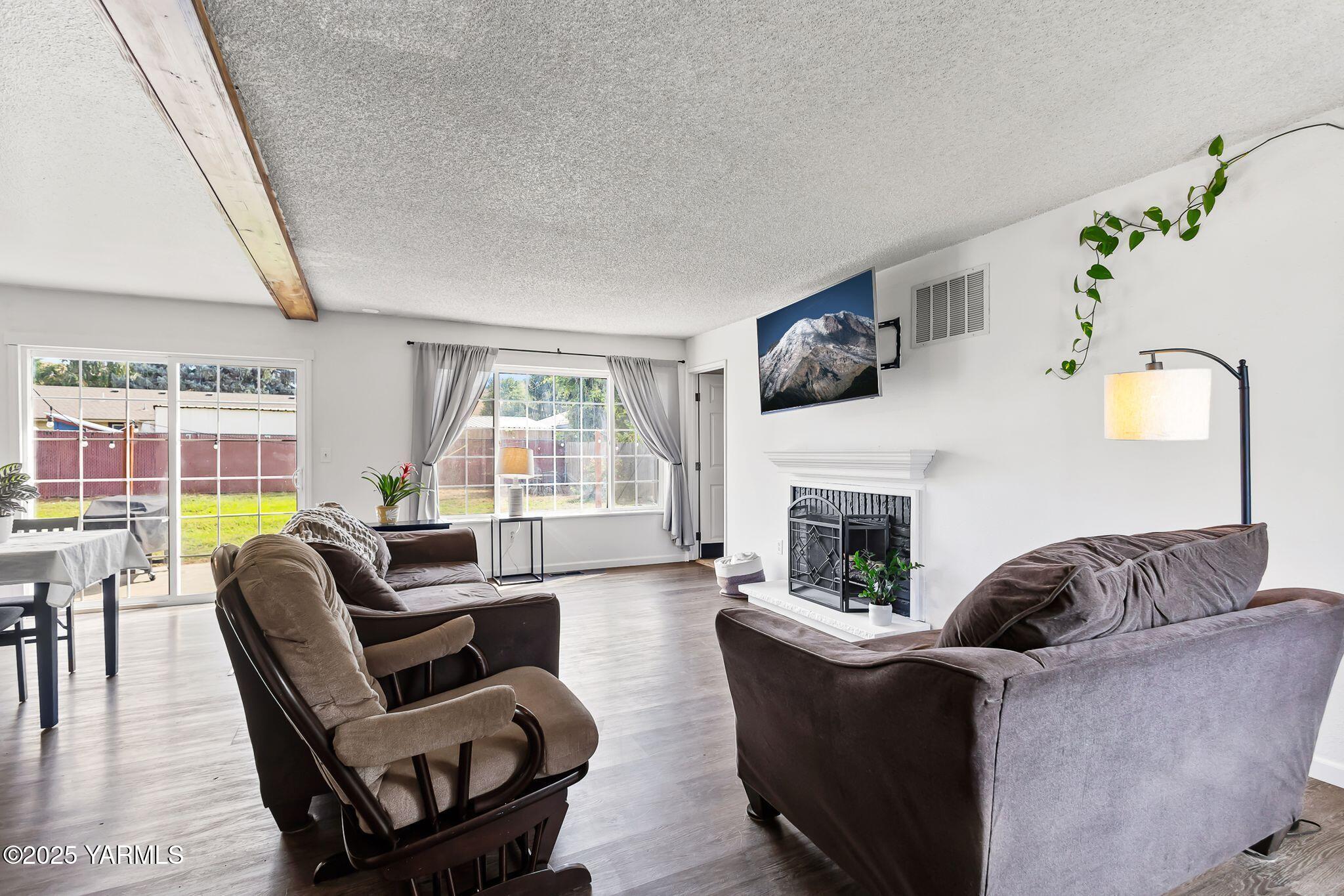 11 Suntides Blvd