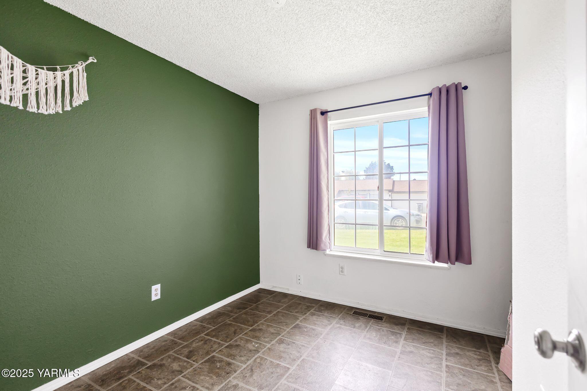 11 Suntides Blvd
