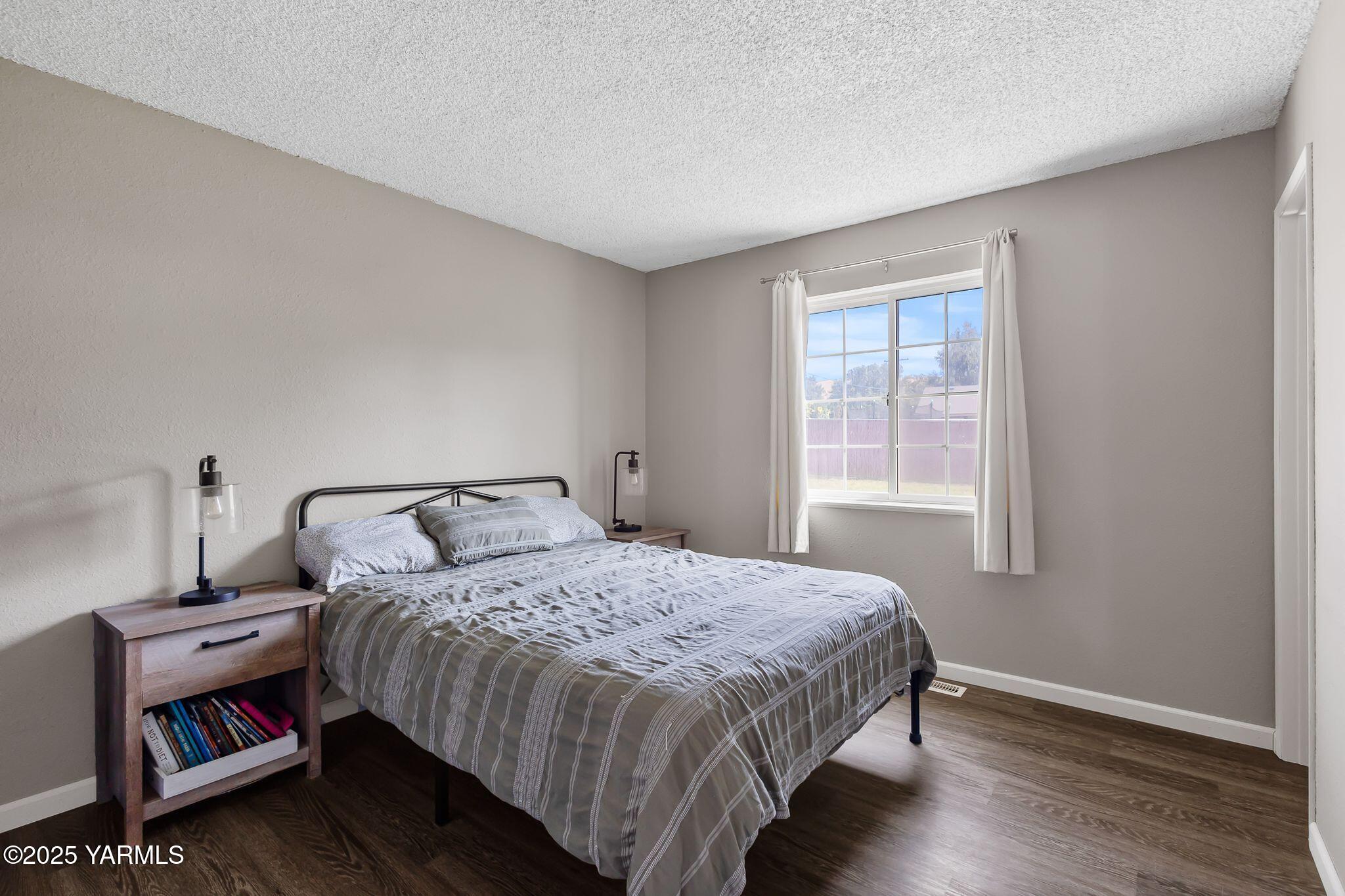11 Suntides Blvd
