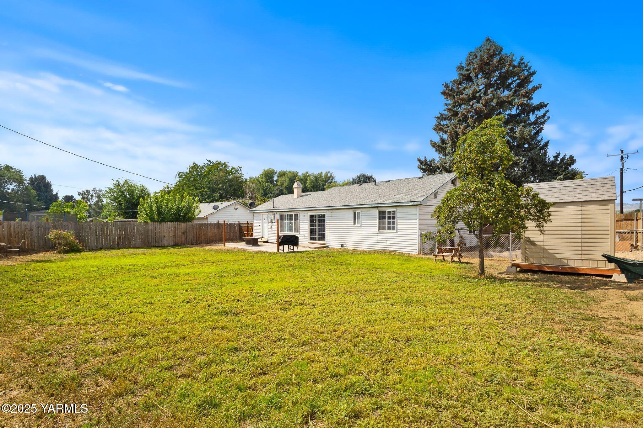 11 Suntides Blvd