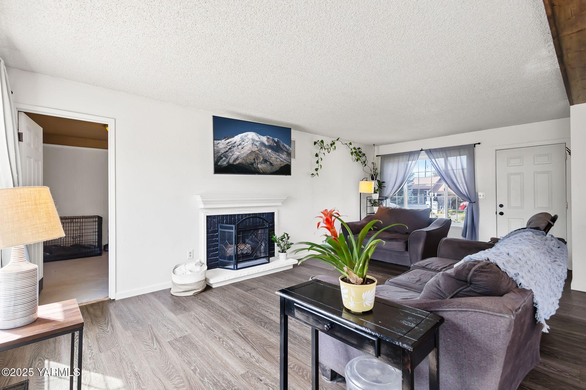 11 Suntides Blvd