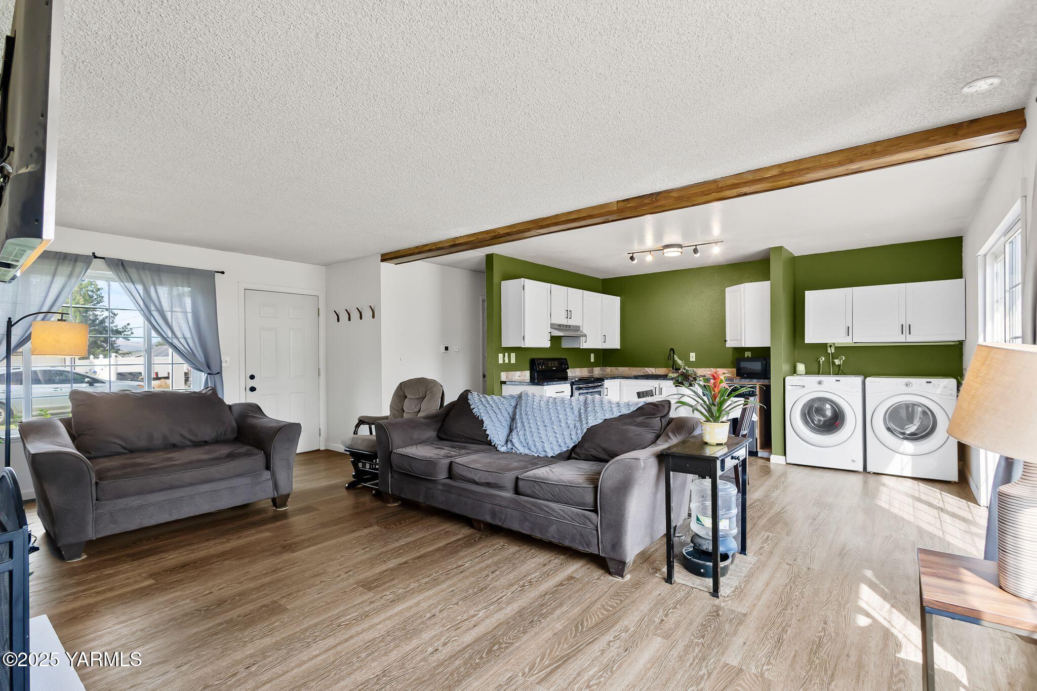11 Suntides Blvd
