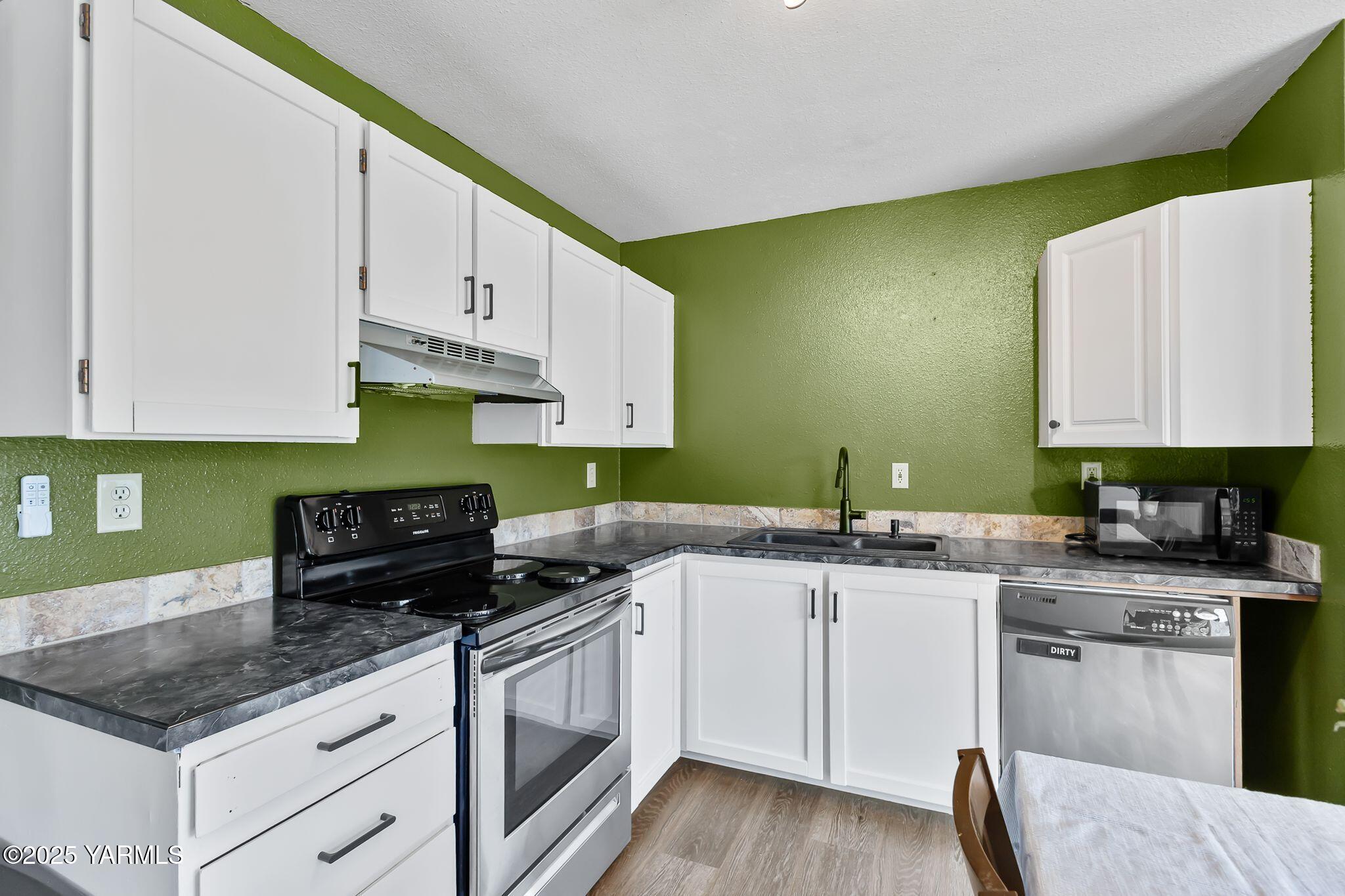 11 Suntides Blvd