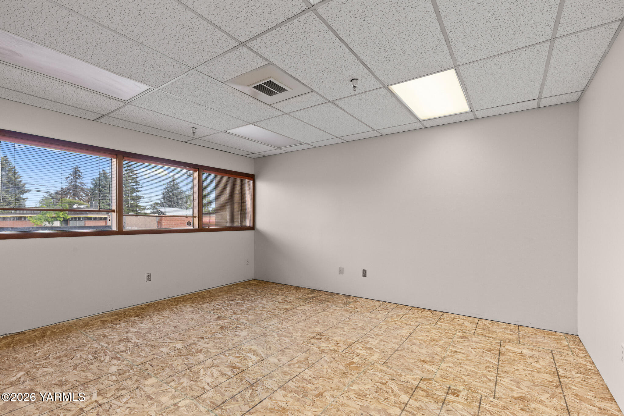 303 S 12th Ave
