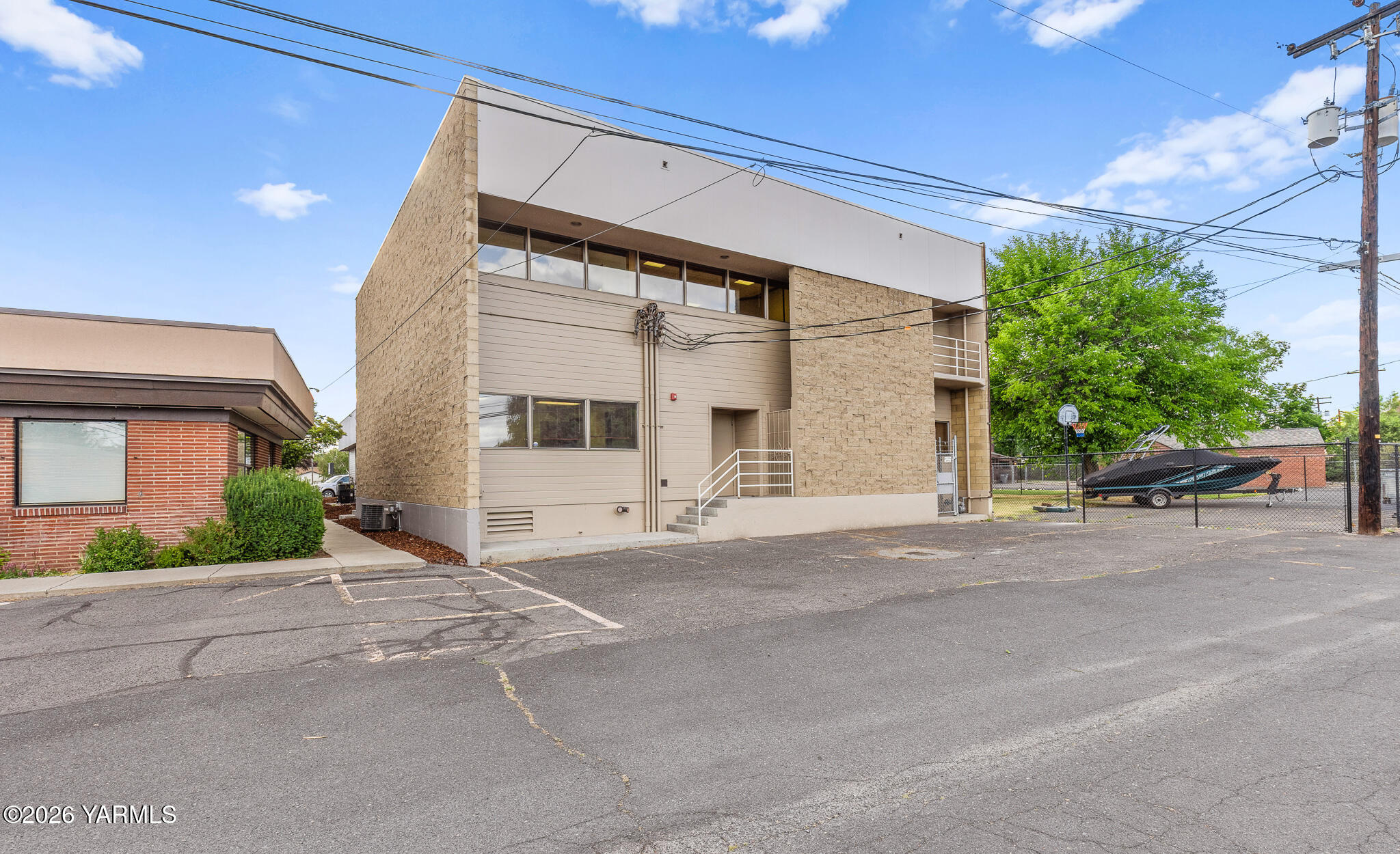 303 S 12th Ave