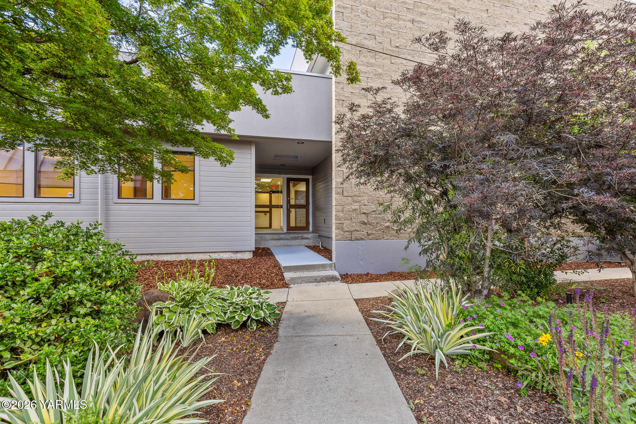 303 S 12th Ave