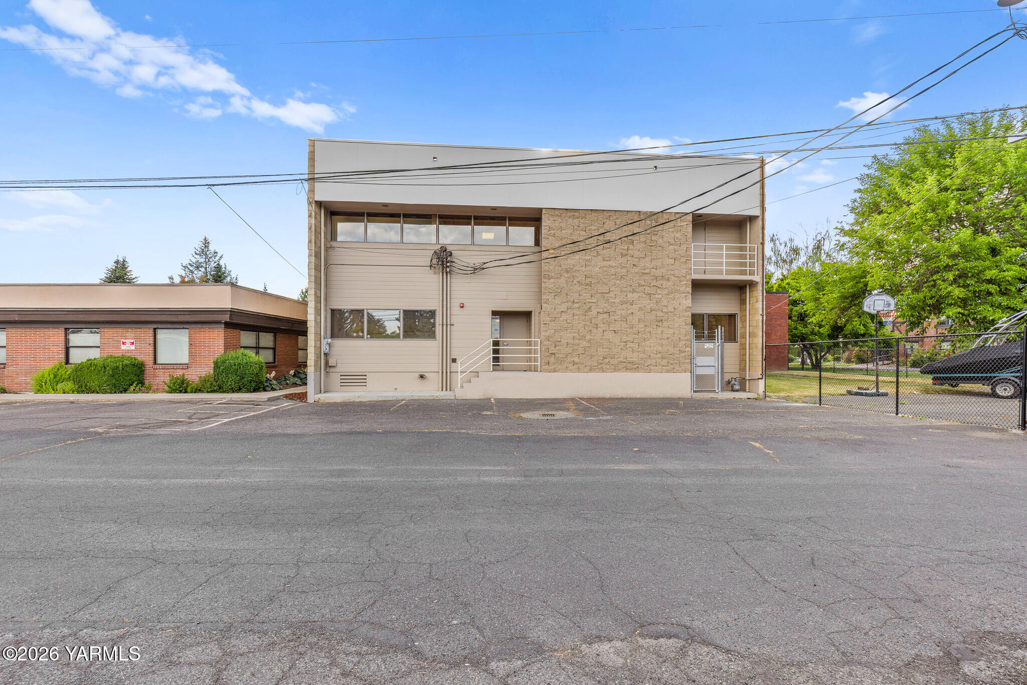 303 S 12th Ave