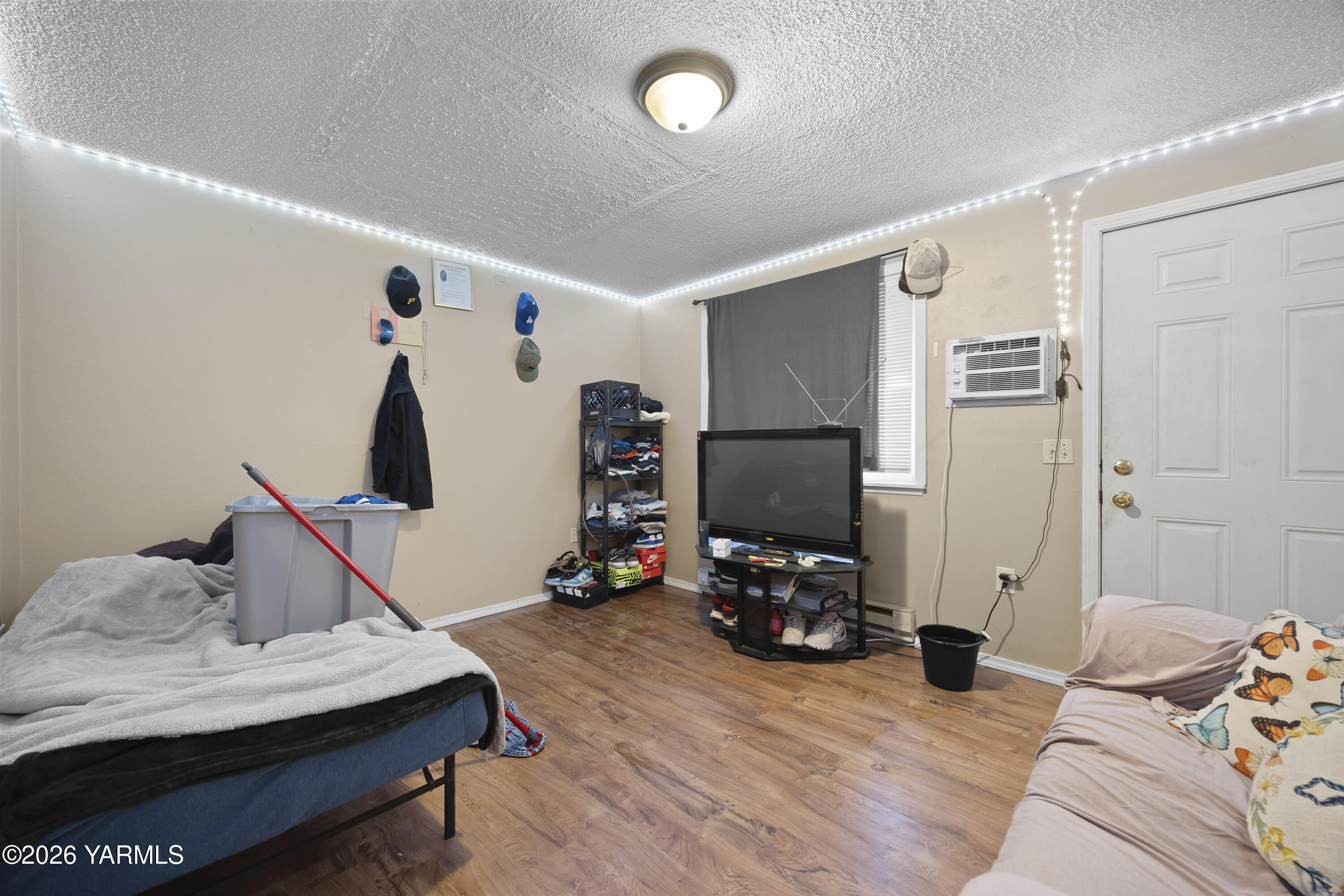 115 E D St