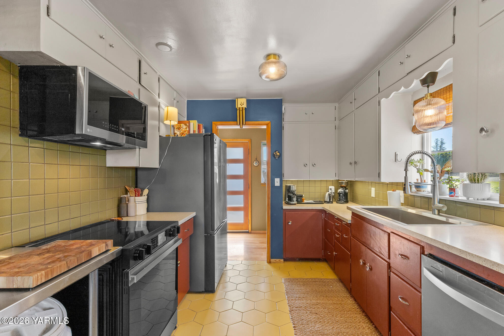 302 N 27th Ave