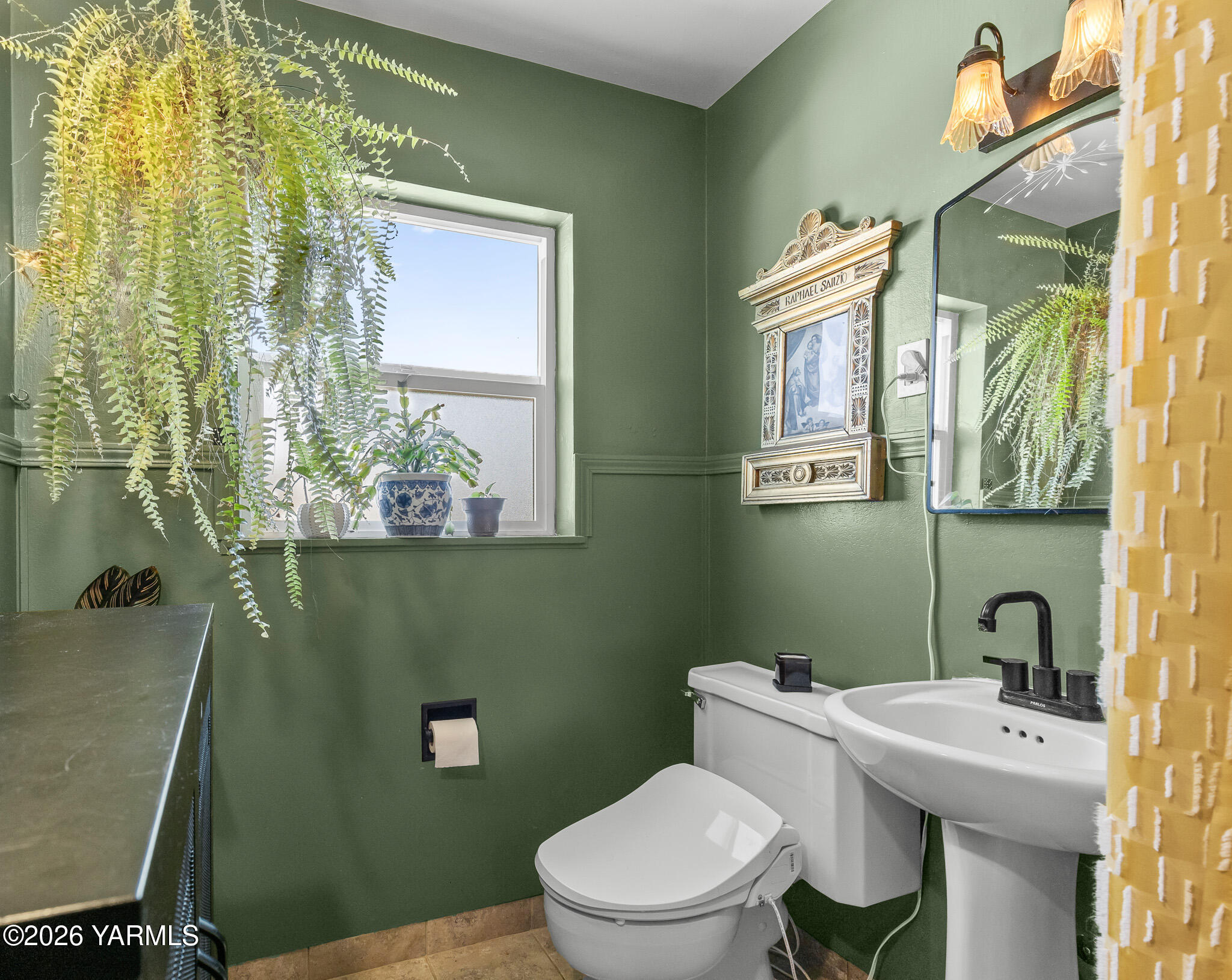 302 N 27th Ave