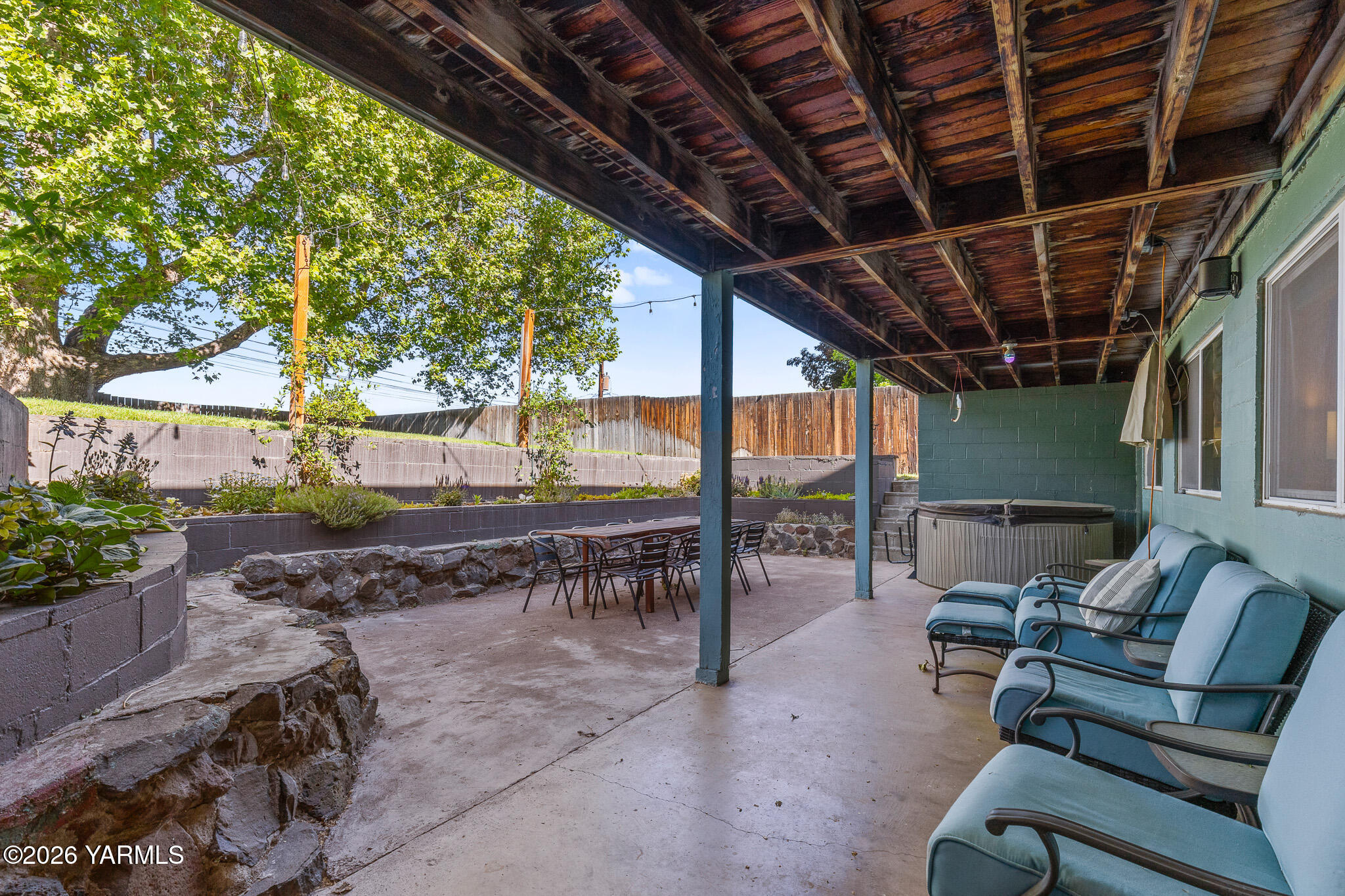 302 N 27th Ave