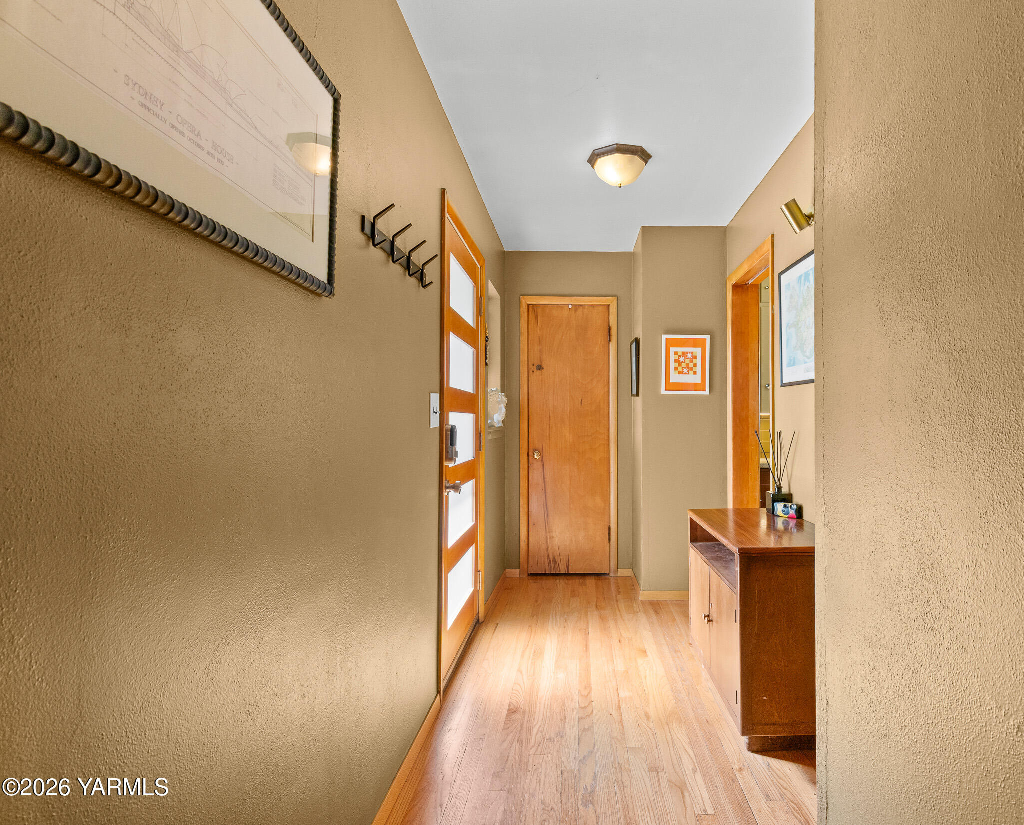 302 N 27th Ave