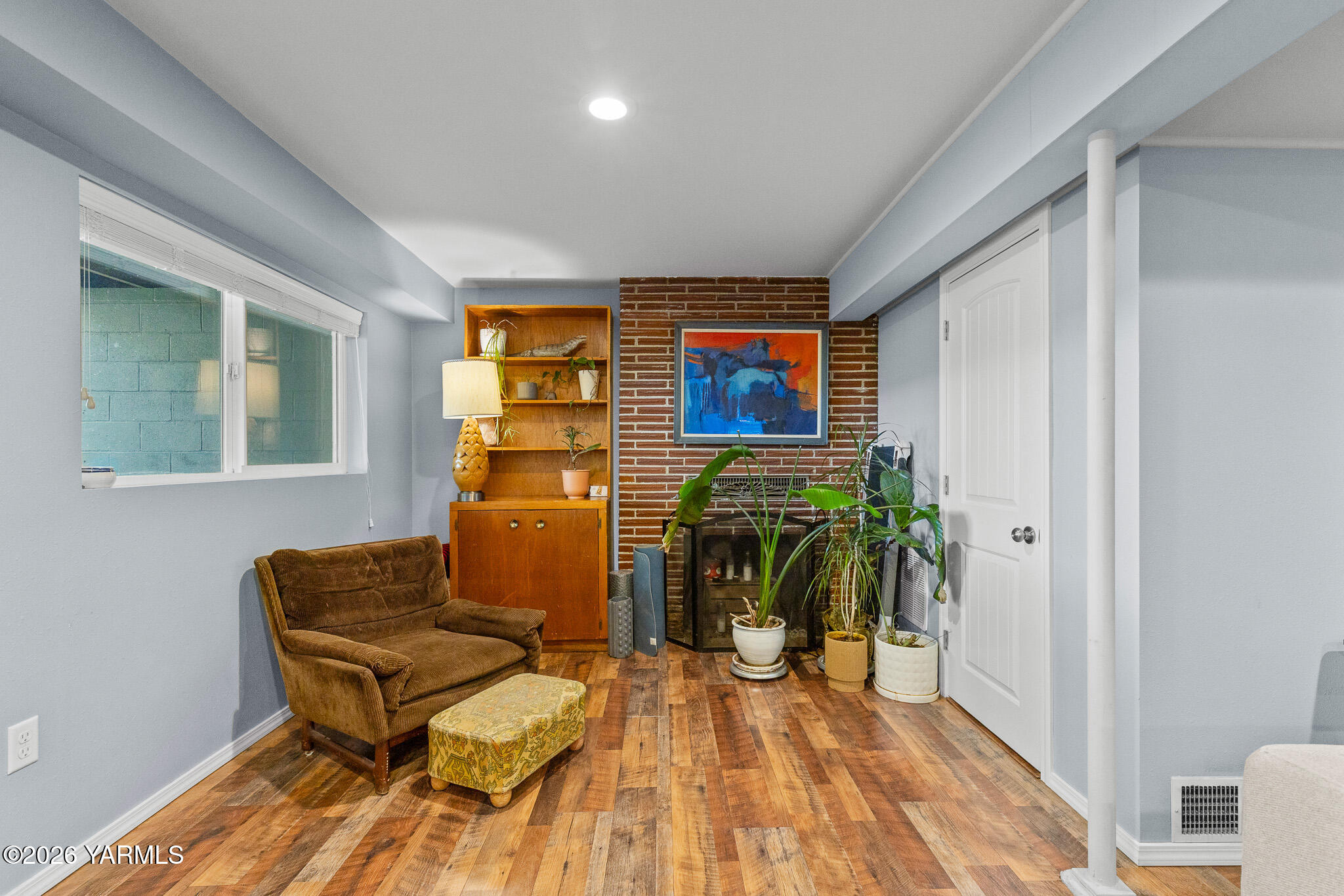 302 N 27th Ave