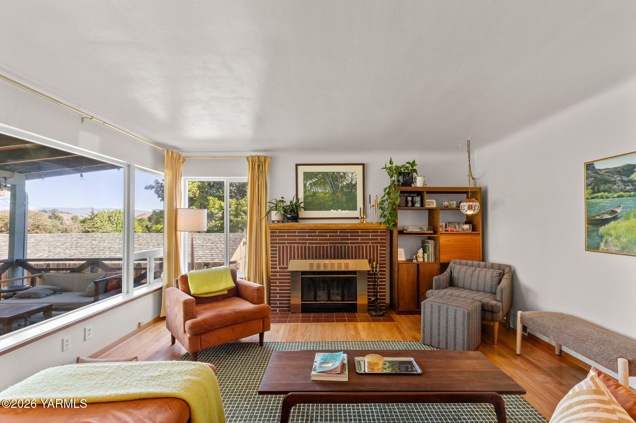 302 N 27th Ave