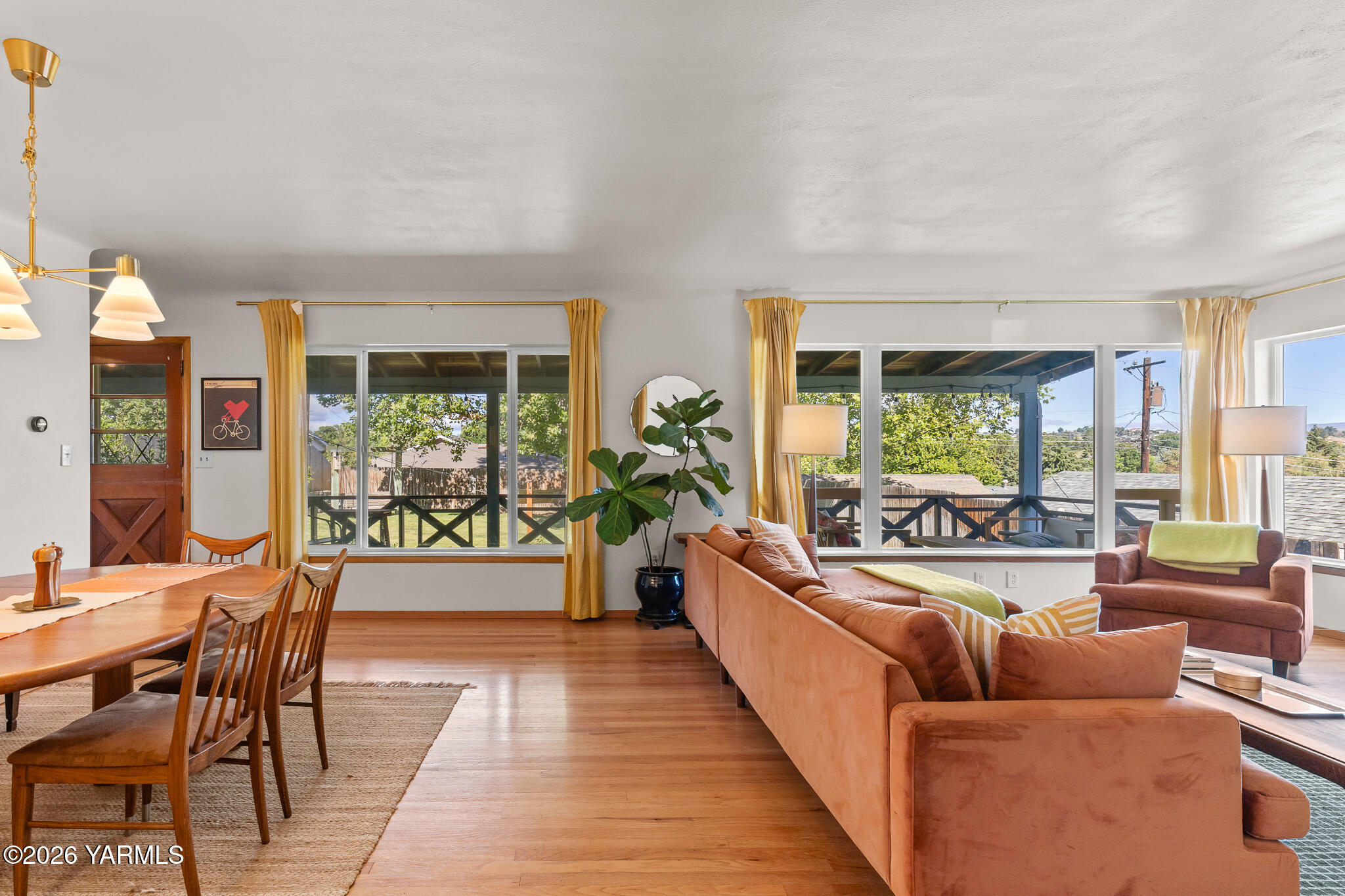 302 N 27th Ave