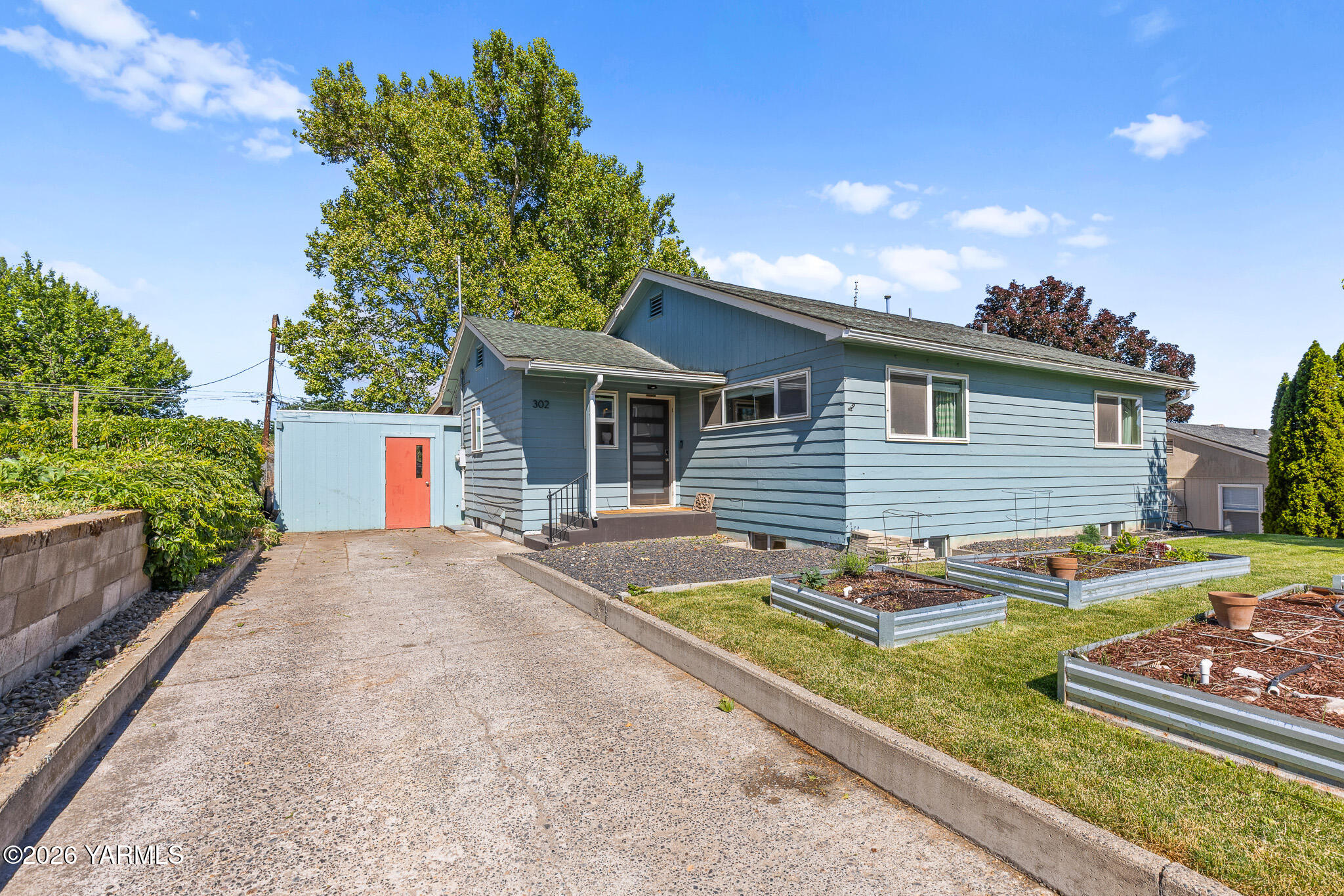 302 N 27th Ave