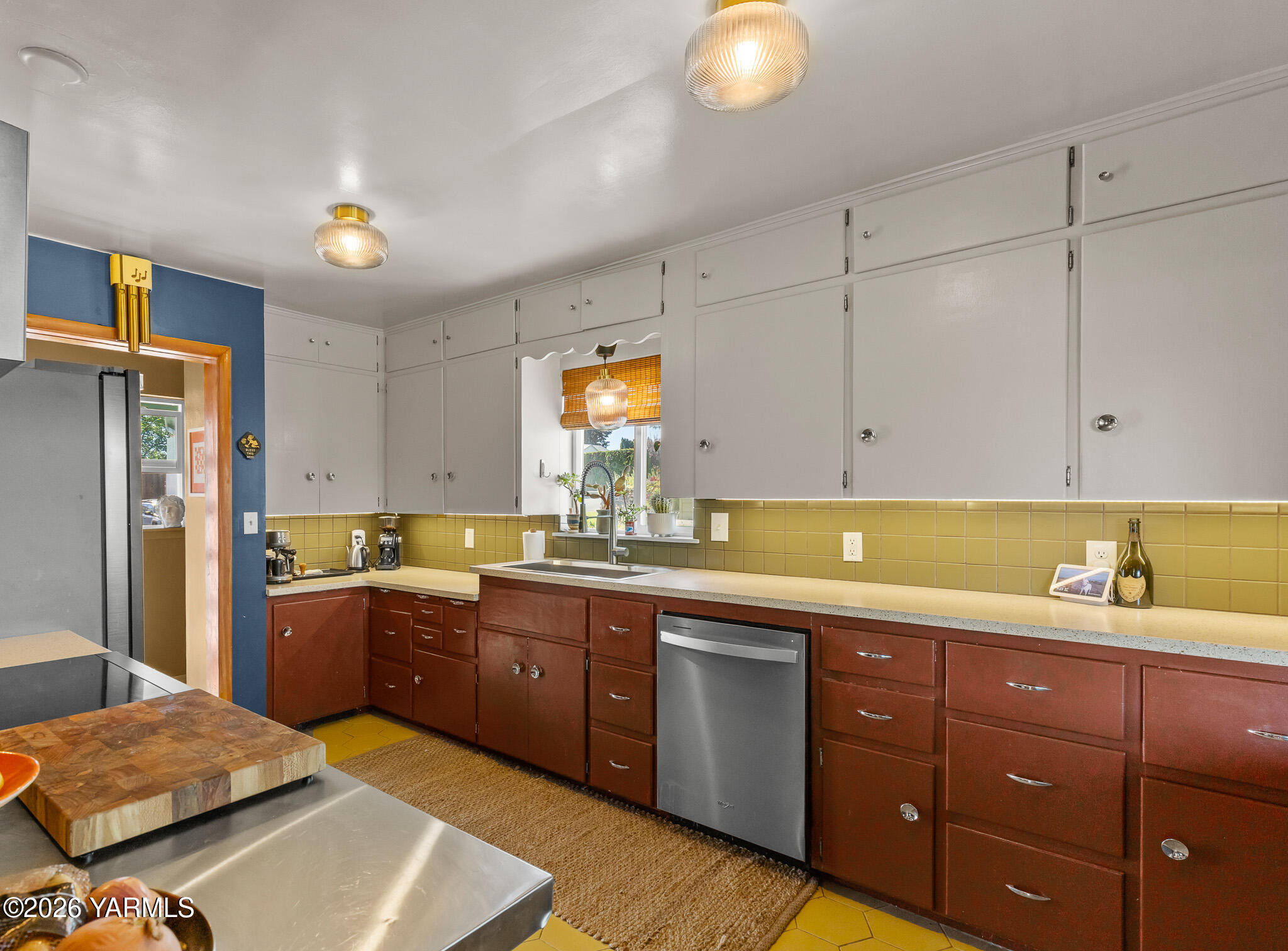 302 N 27th Ave