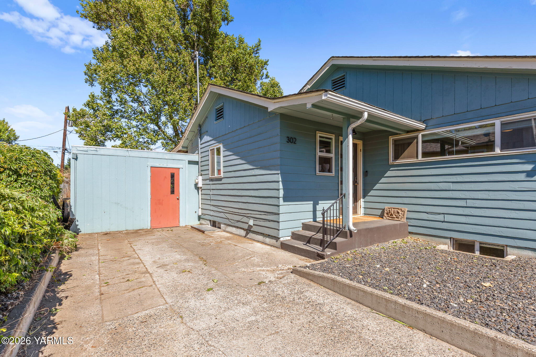 302 N 27th Ave