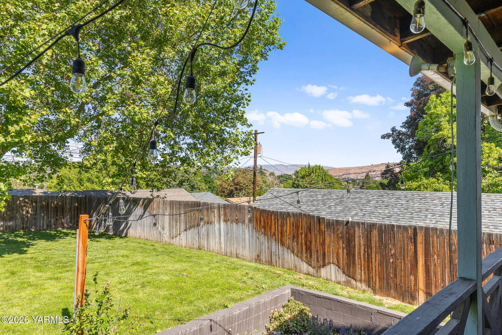 302 N 27th Ave