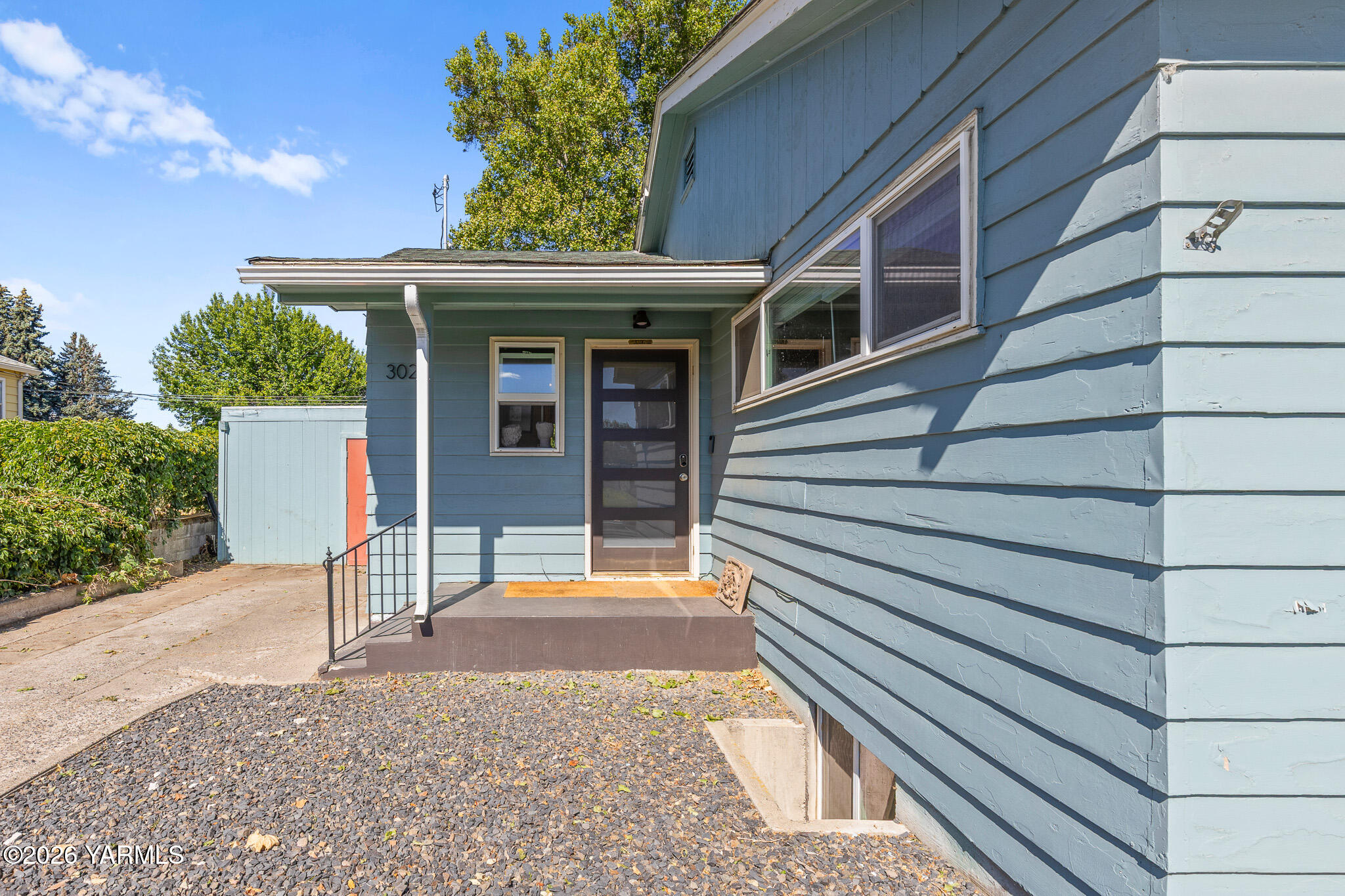 302 N 27th Ave