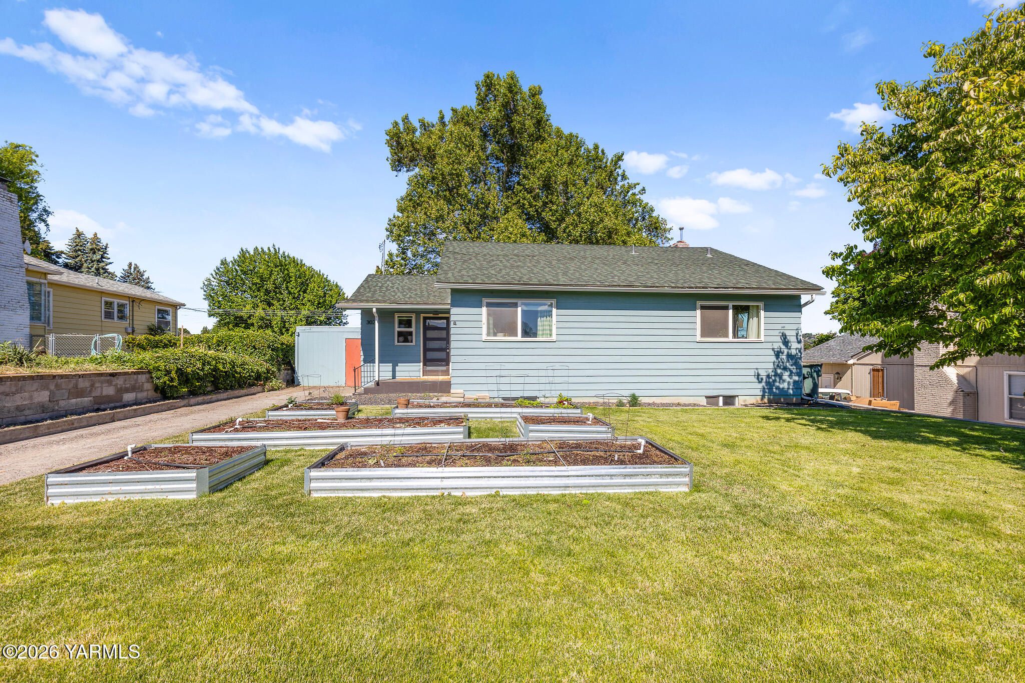 302 N 27th Ave