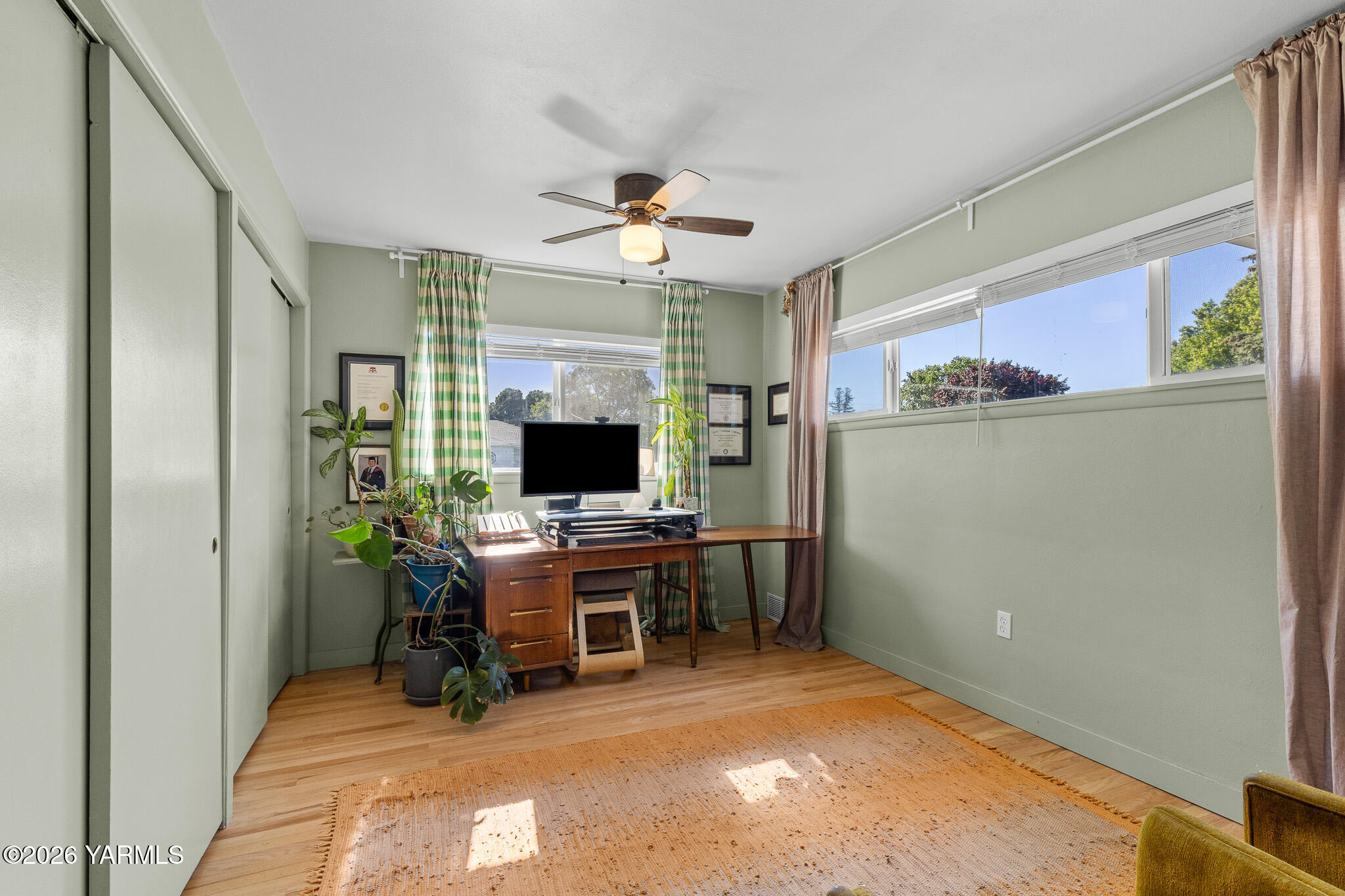 302 N 27th Ave