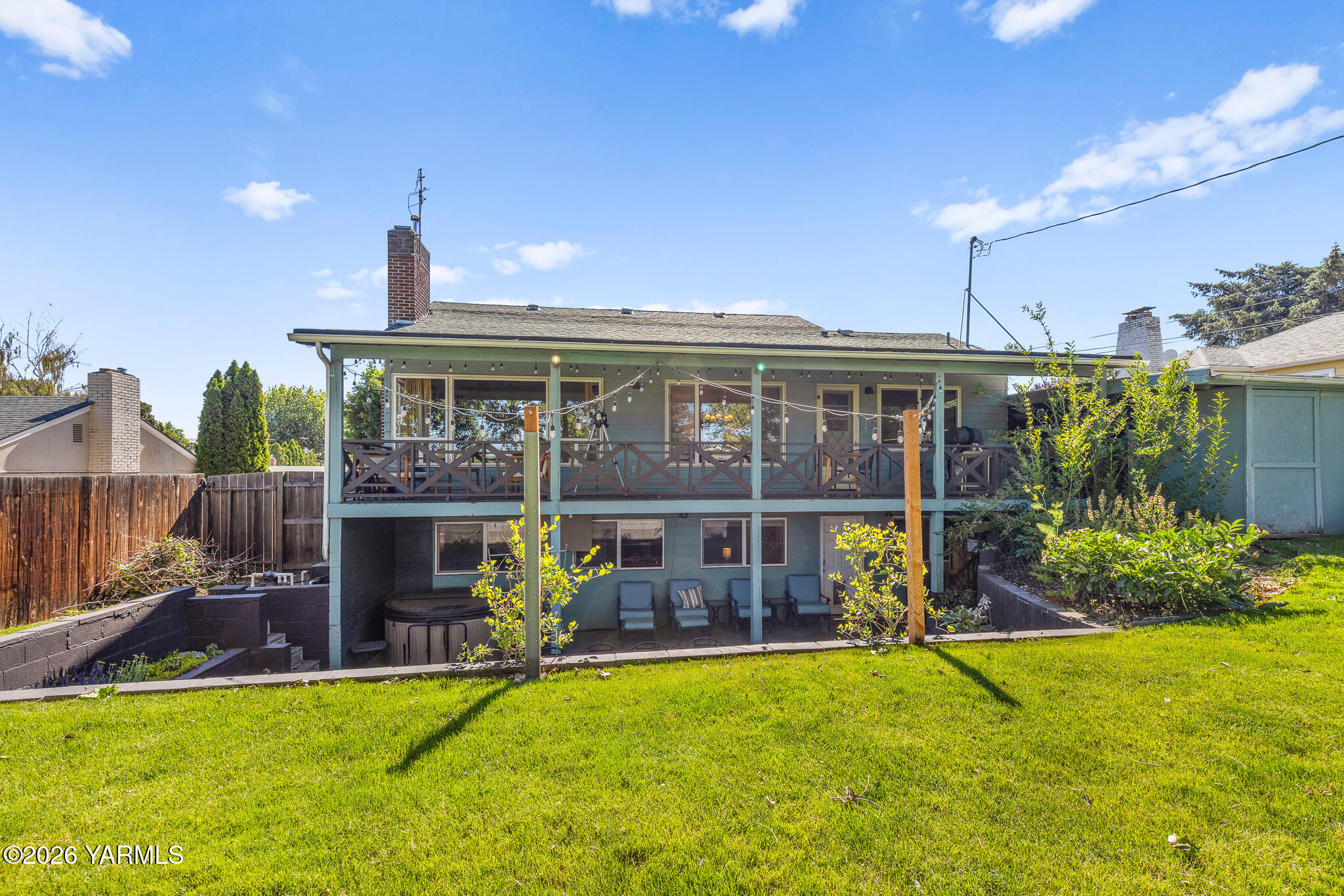 302 N 27th Ave