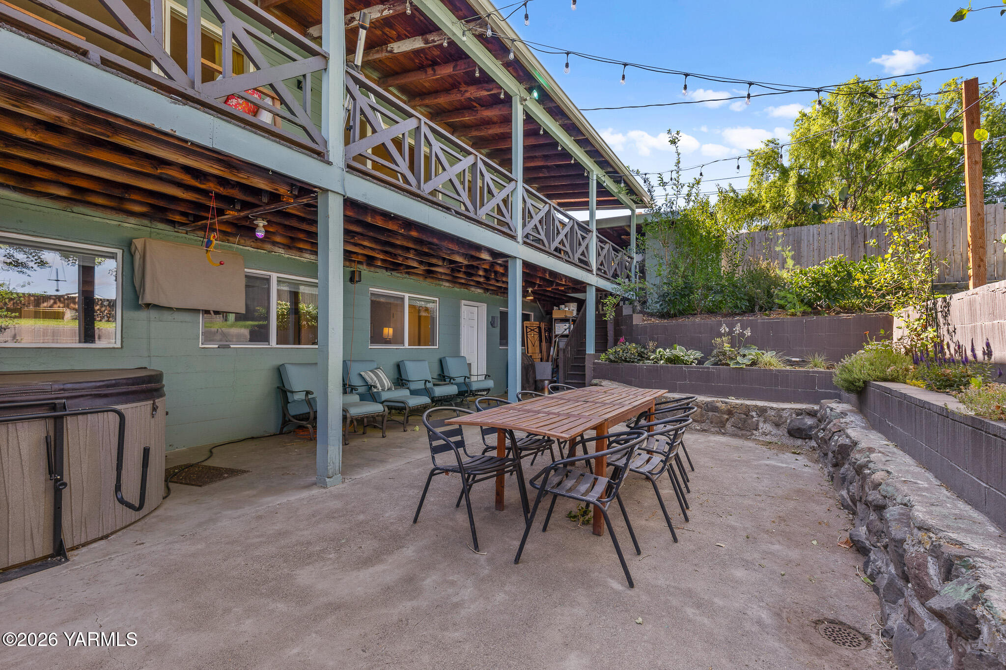 302 N 27th Ave