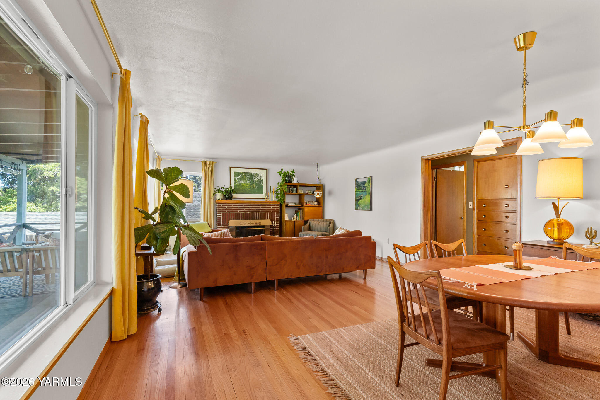 302 N 27th Ave