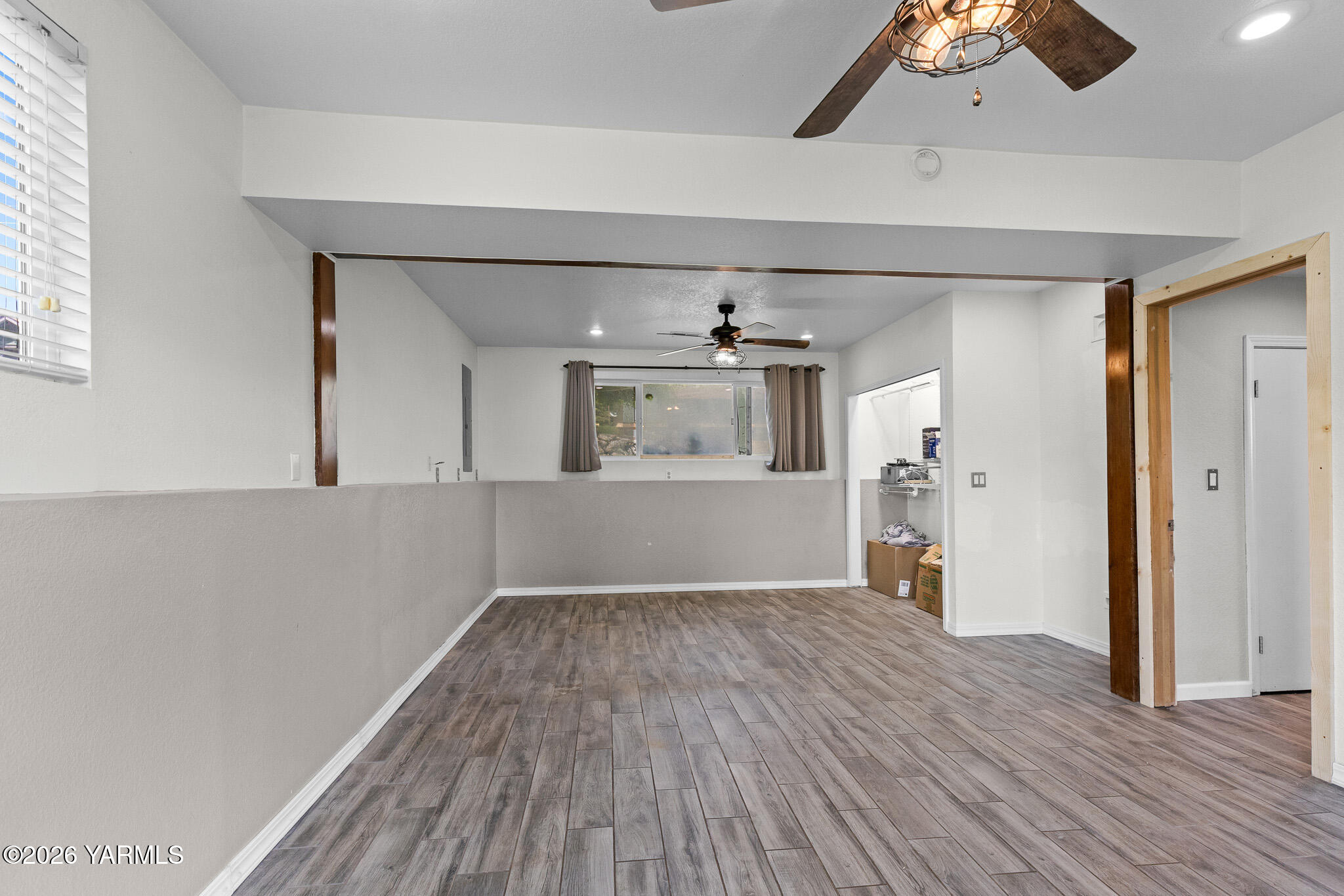 210 W Goodlander Rd