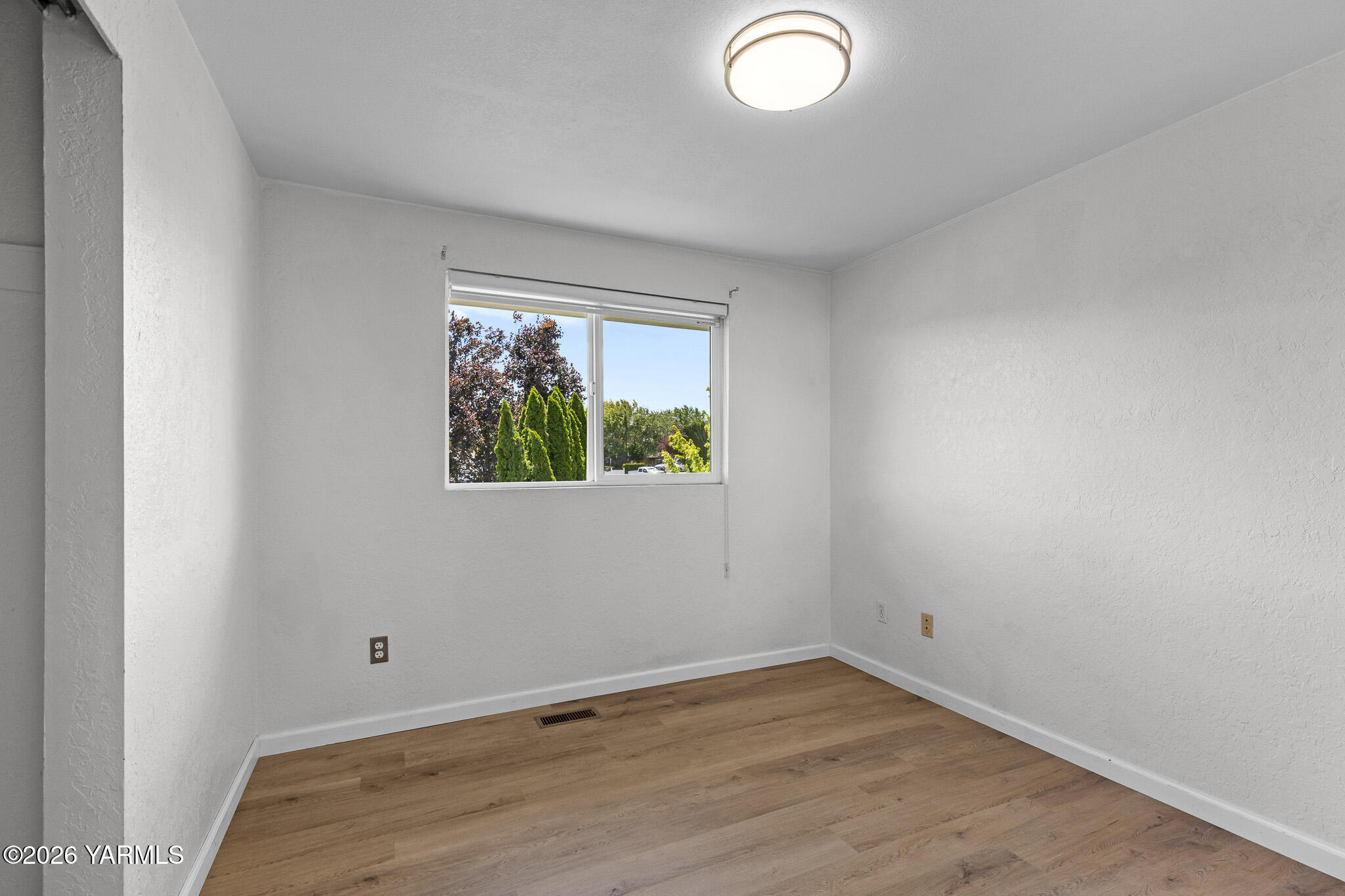 210 W Goodlander Rd
