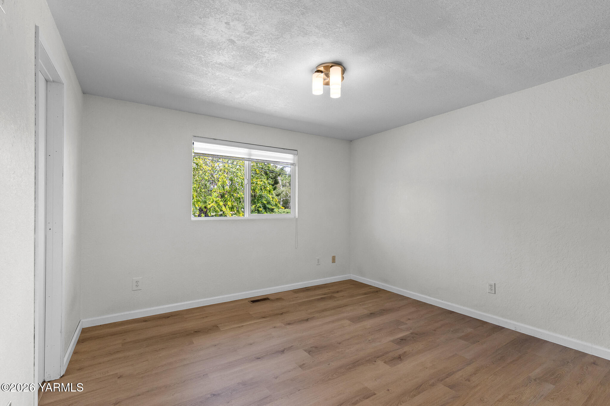 210 W Goodlander Rd