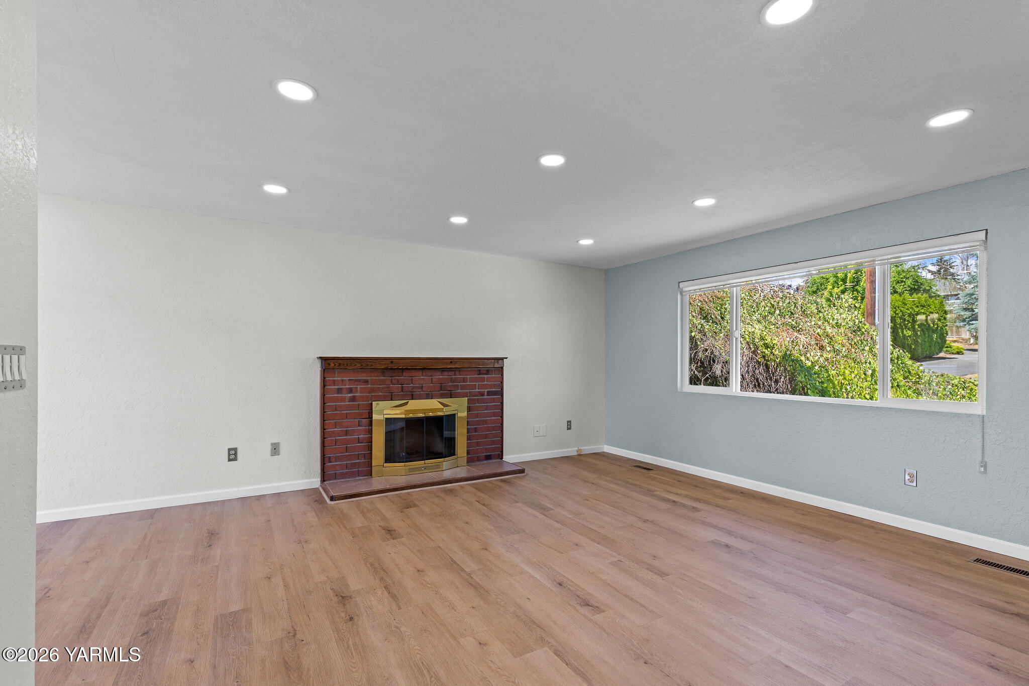 210 W Goodlander Rd