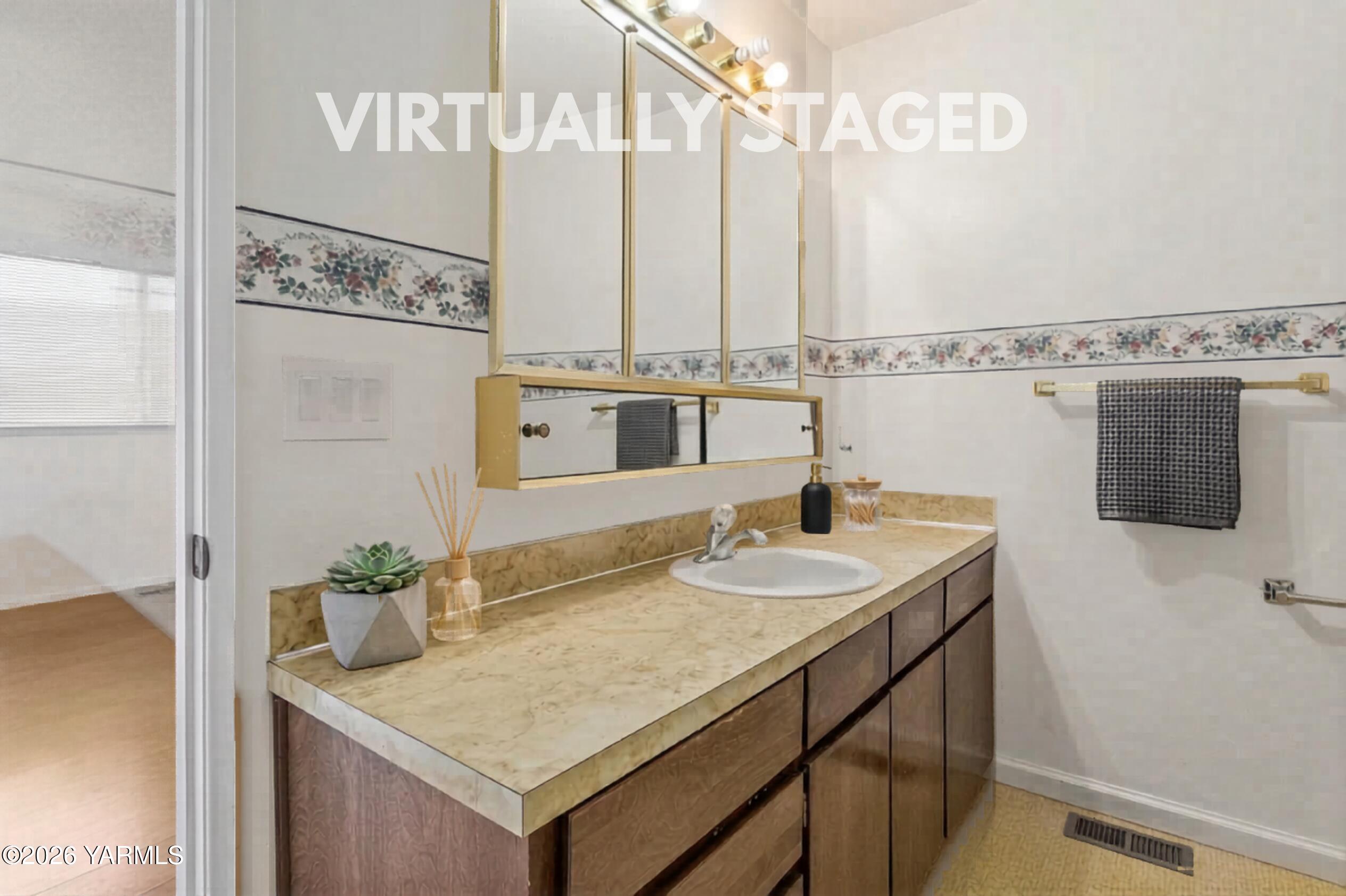 100 N 60th Ave Unit: 1