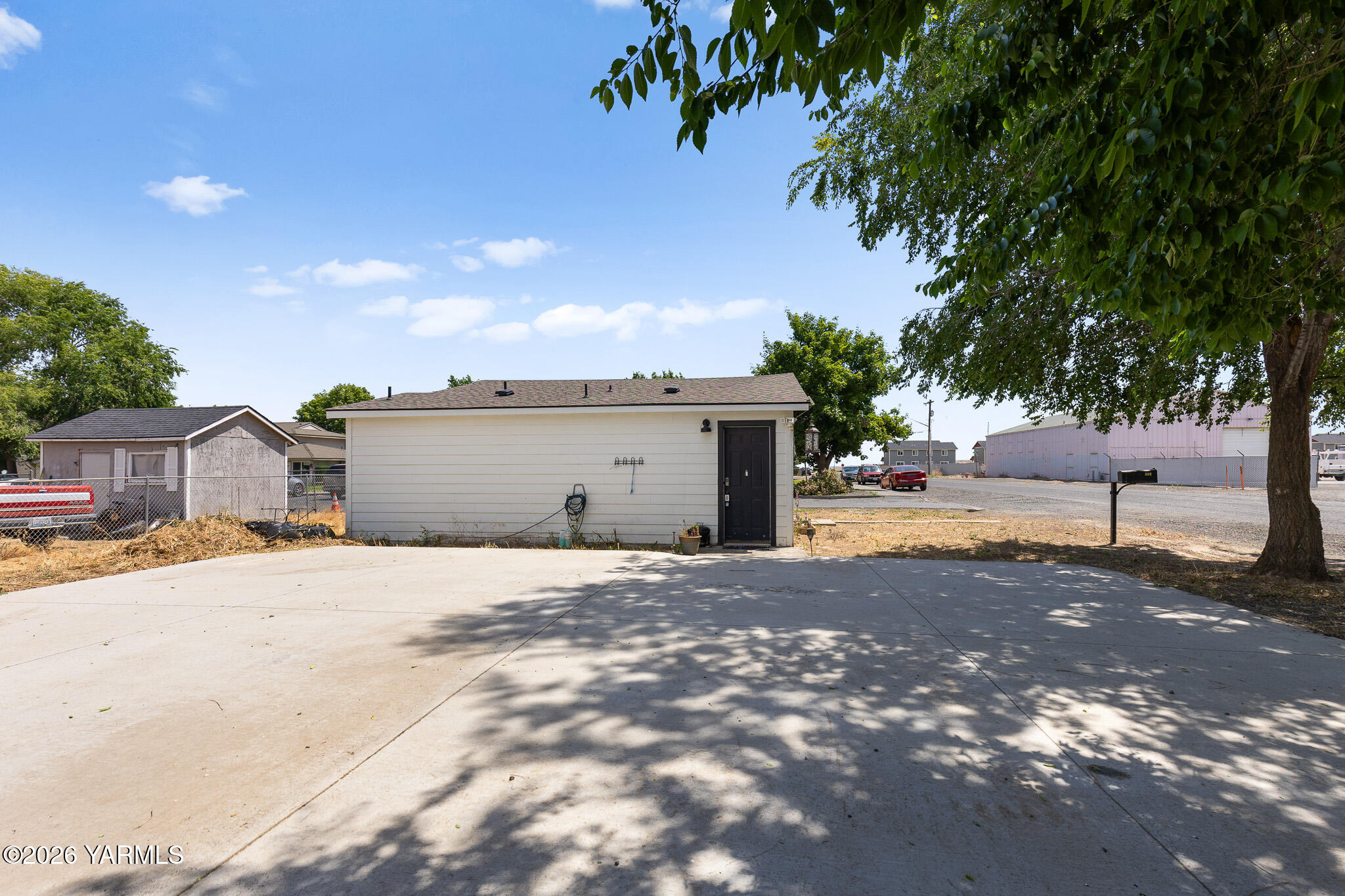 306 E 5th St