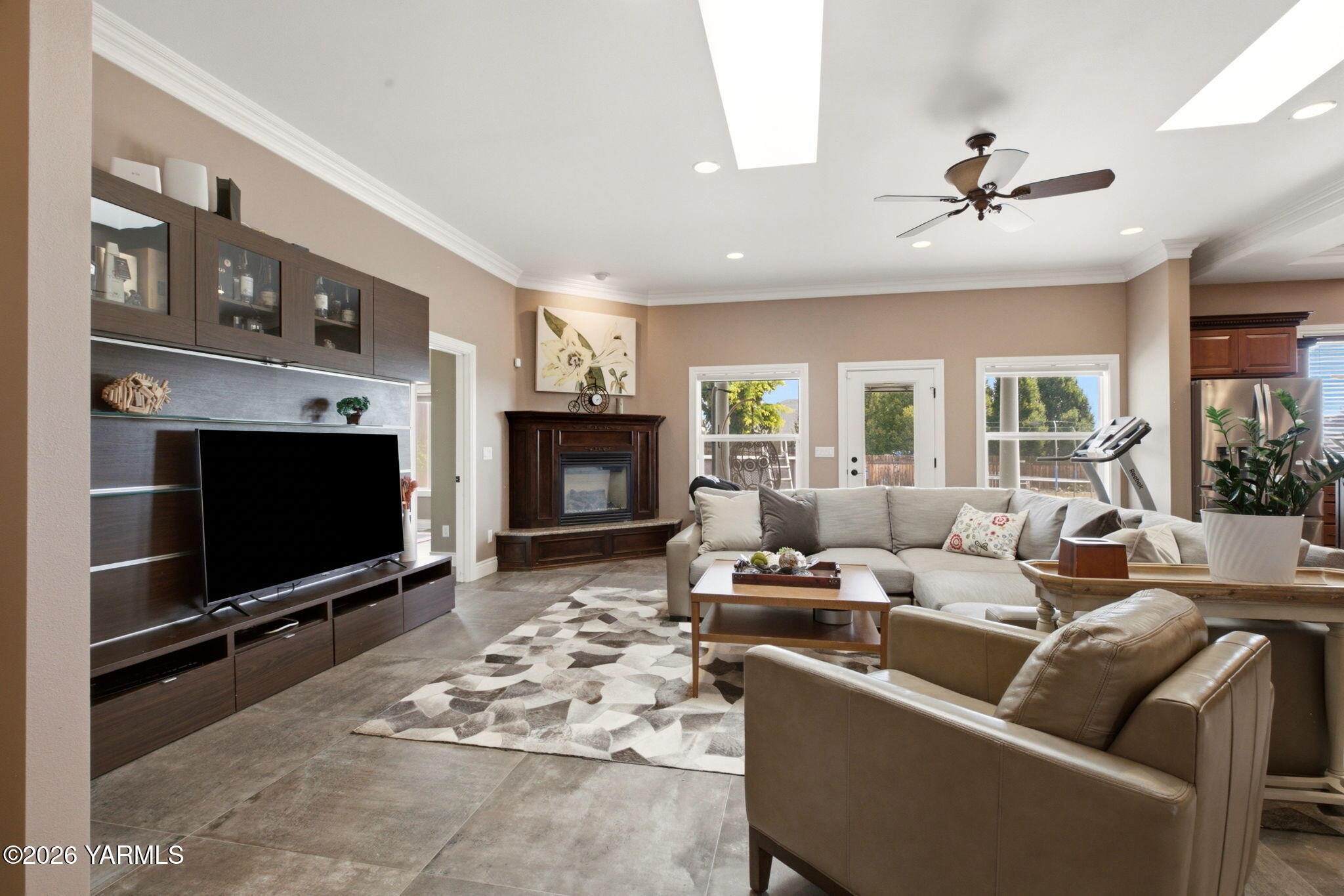 103 N 92nd Ave