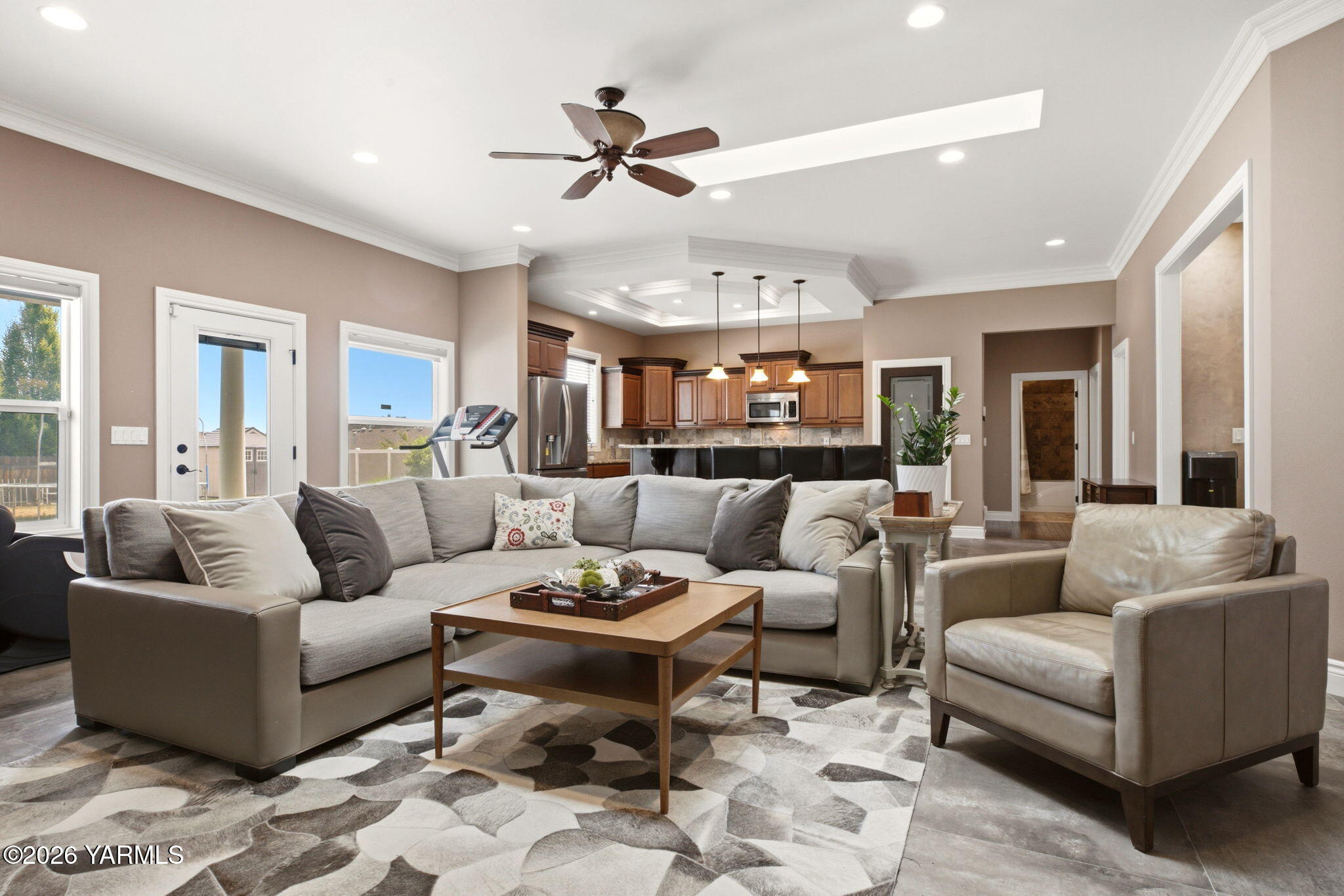 103 N 92nd Ave