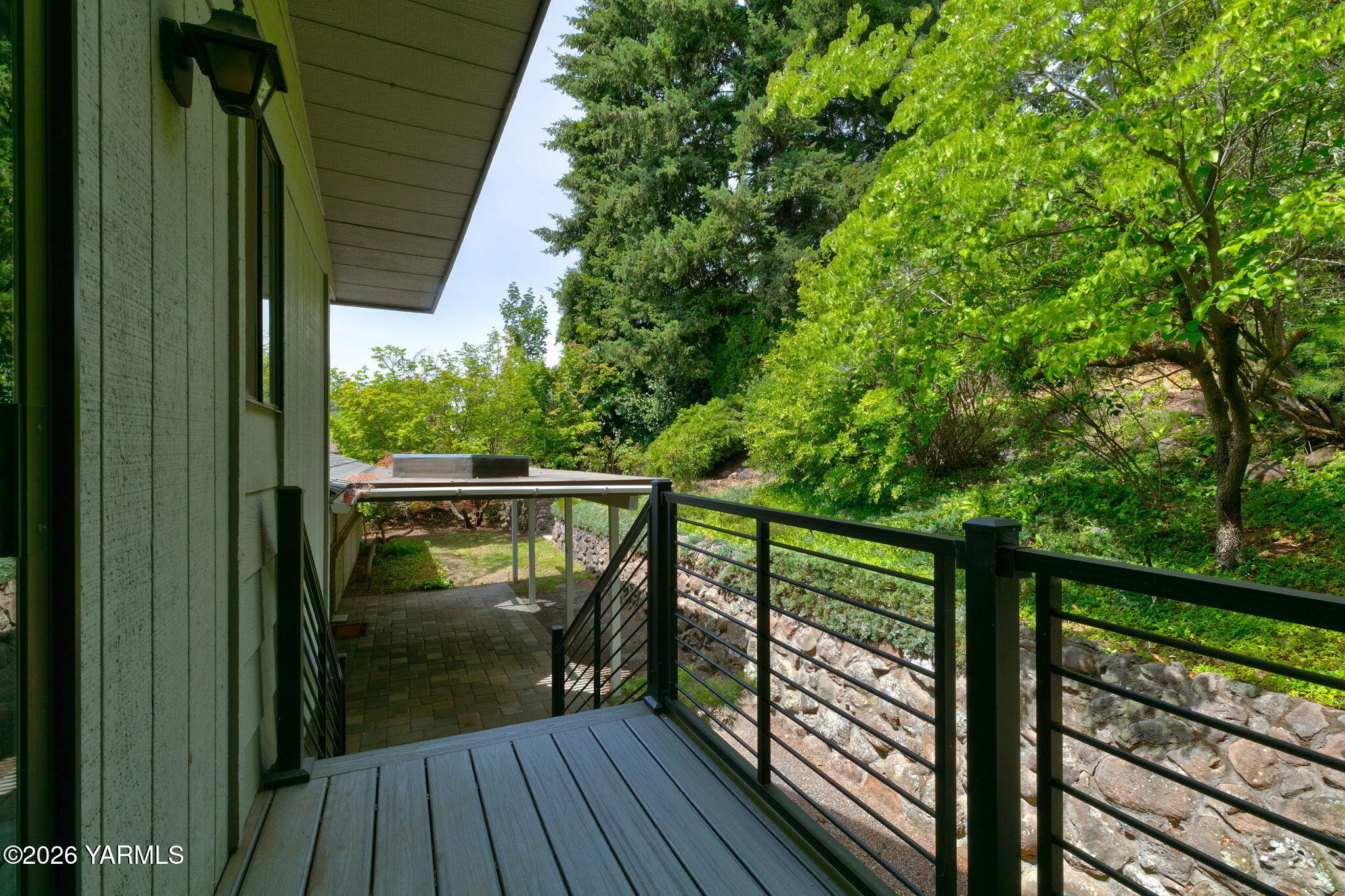 910 Carriage Hill Dr