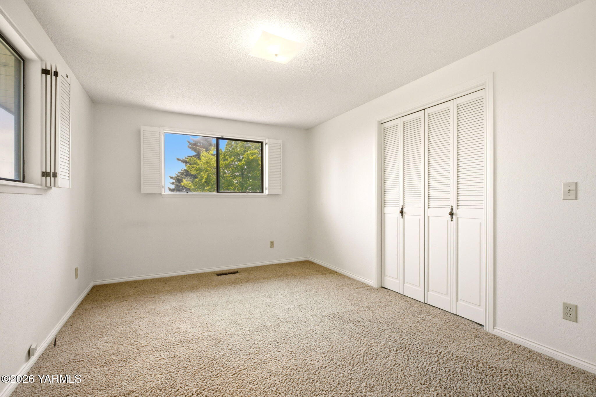 910 Carriage Hill Dr