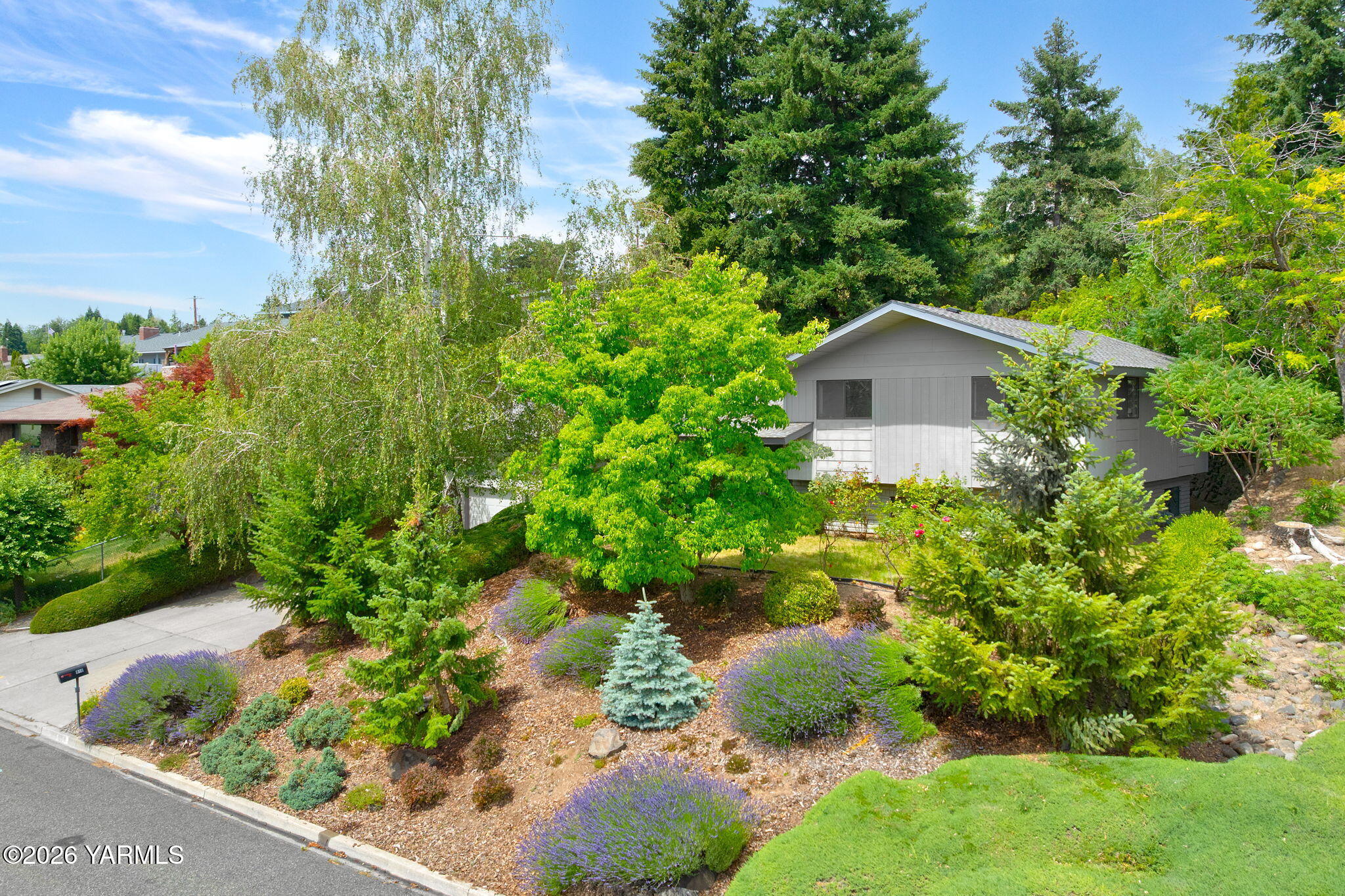 910 Carriage Hill Dr