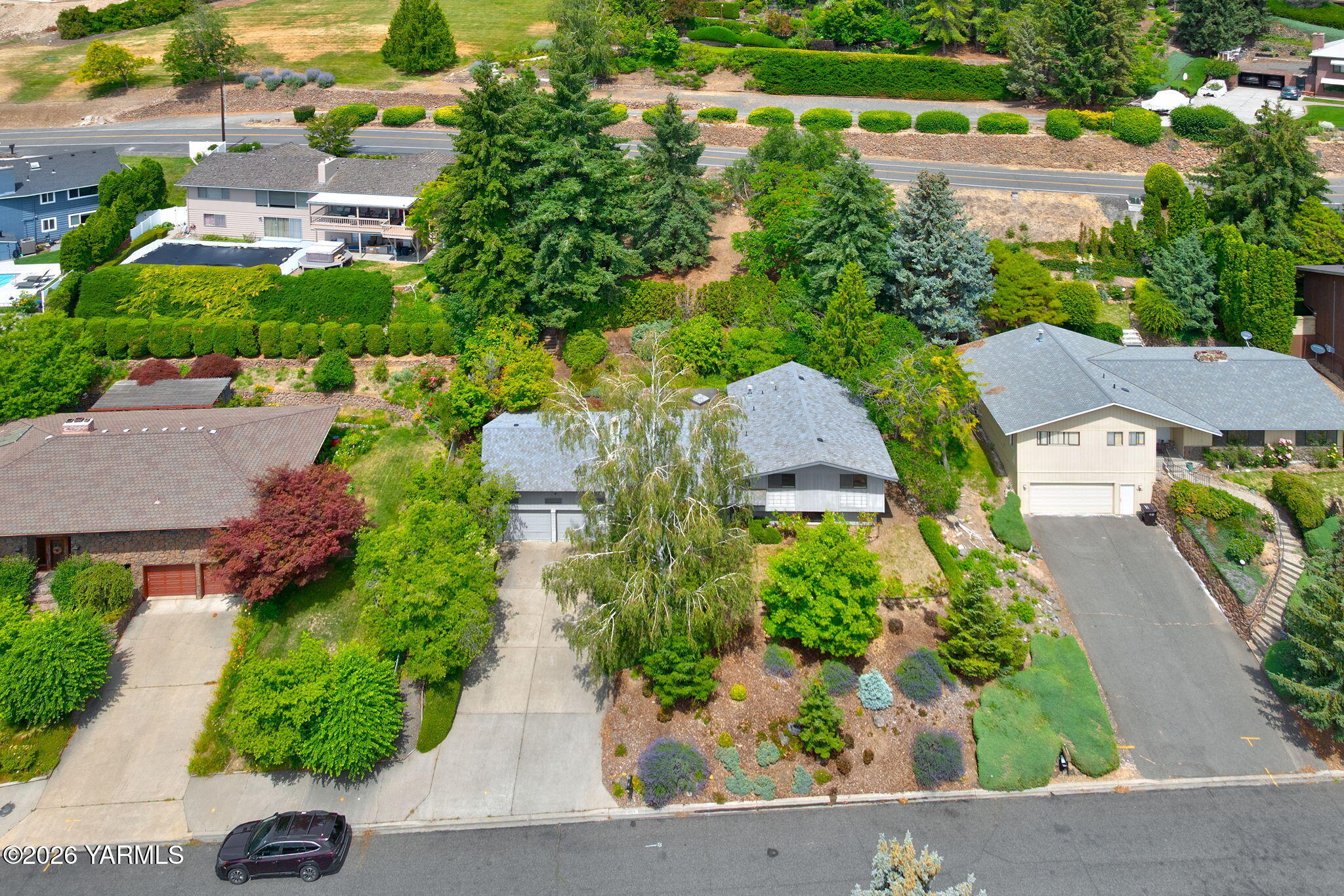 910 Carriage Hill Dr