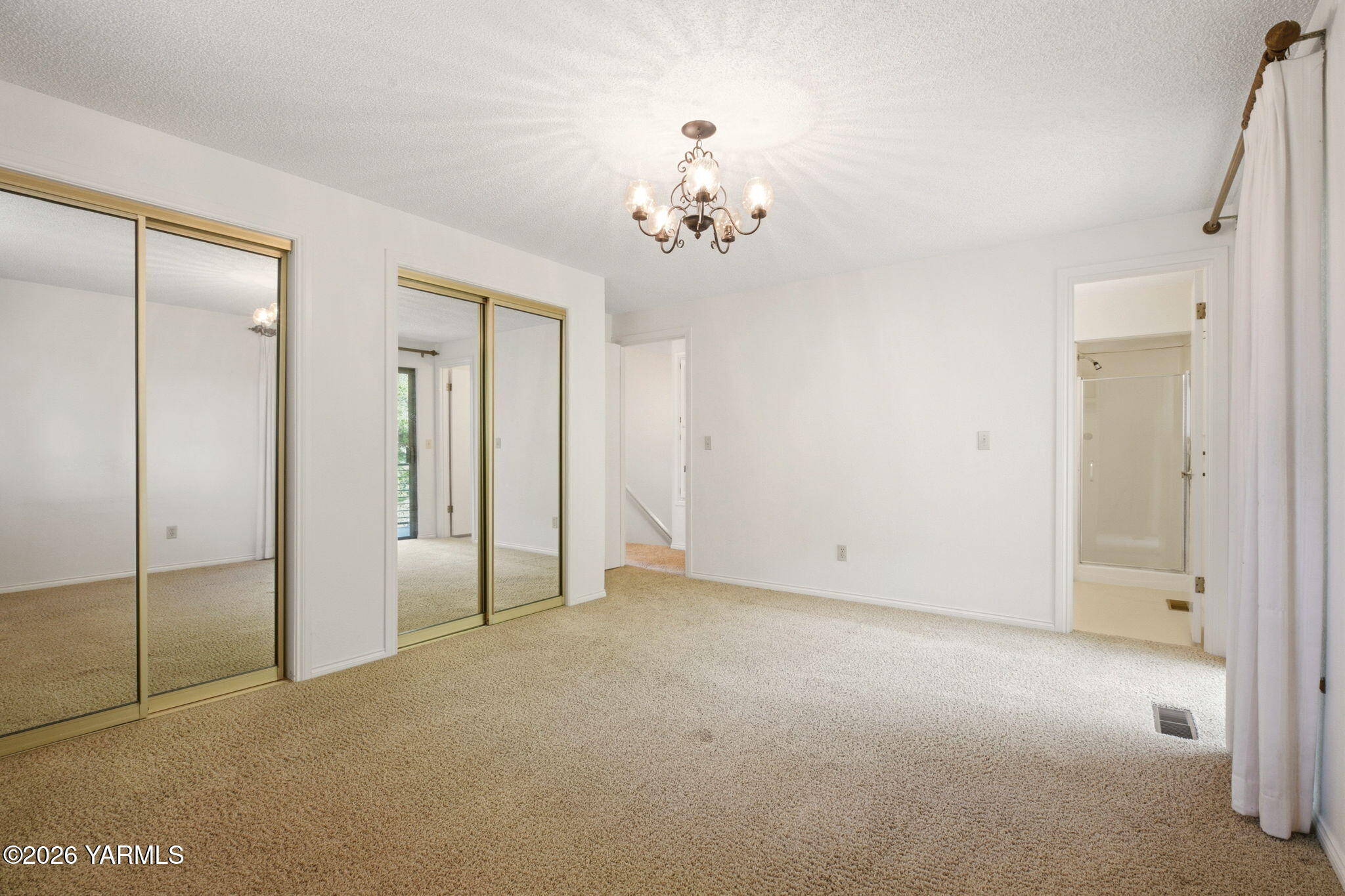910 Carriage Hill Dr