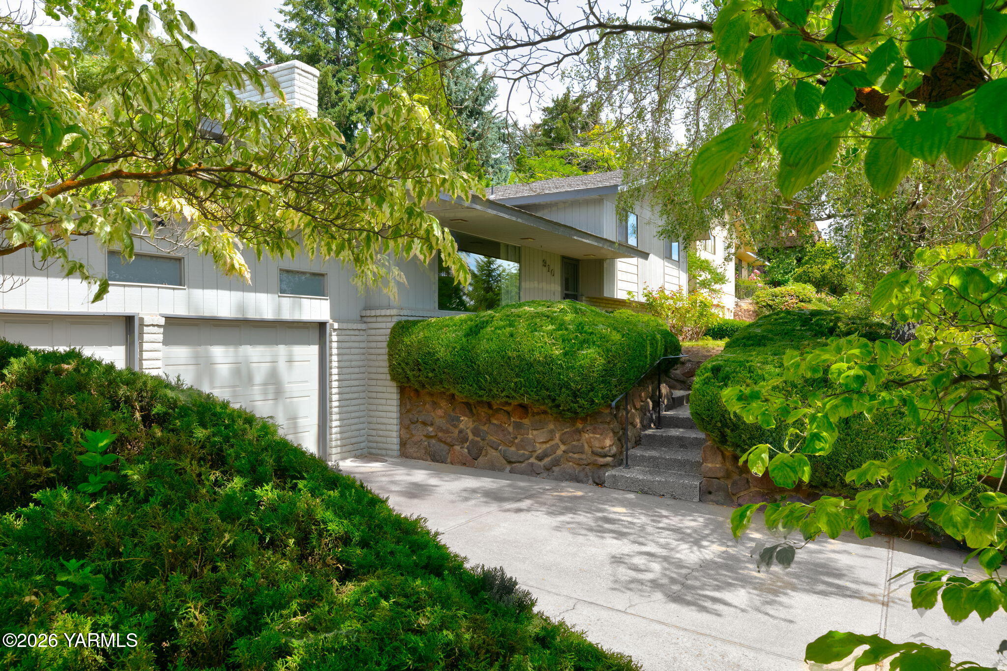 910 Carriage Hill Dr