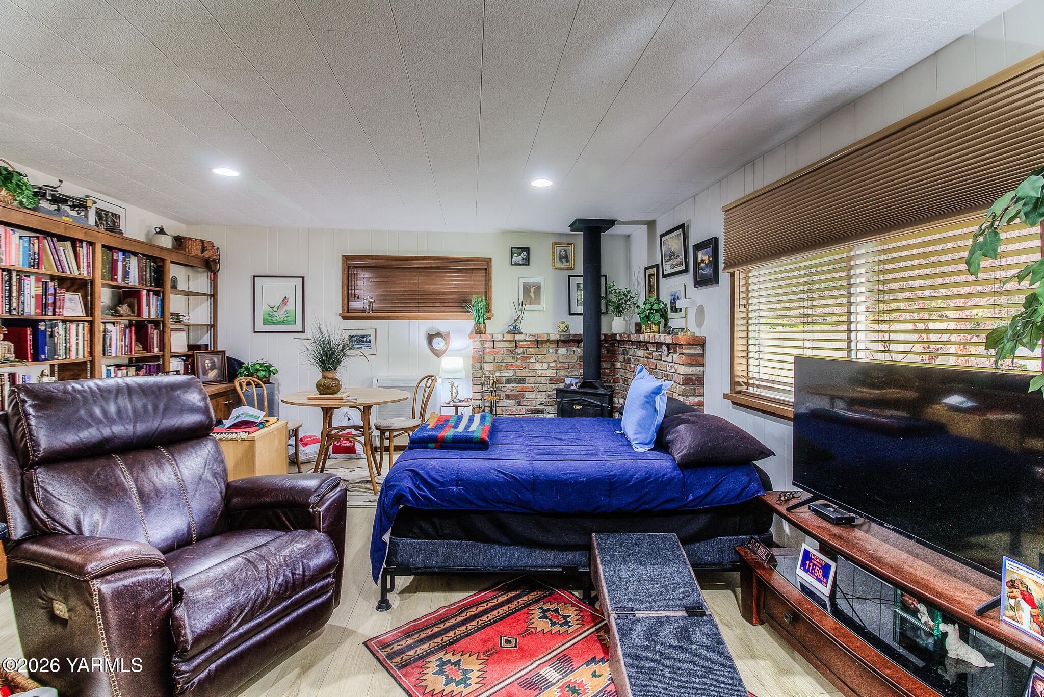 5002 Douglas Dr