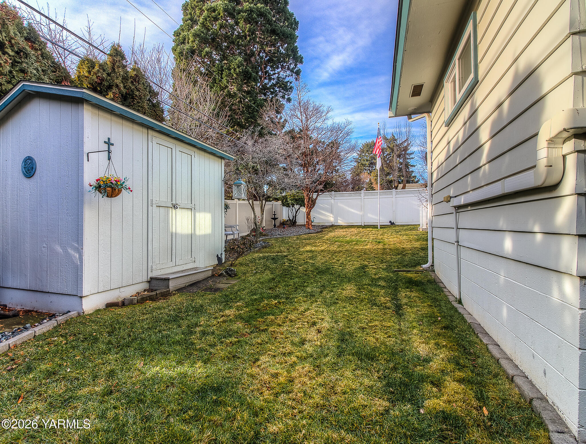 5002 Douglas Dr