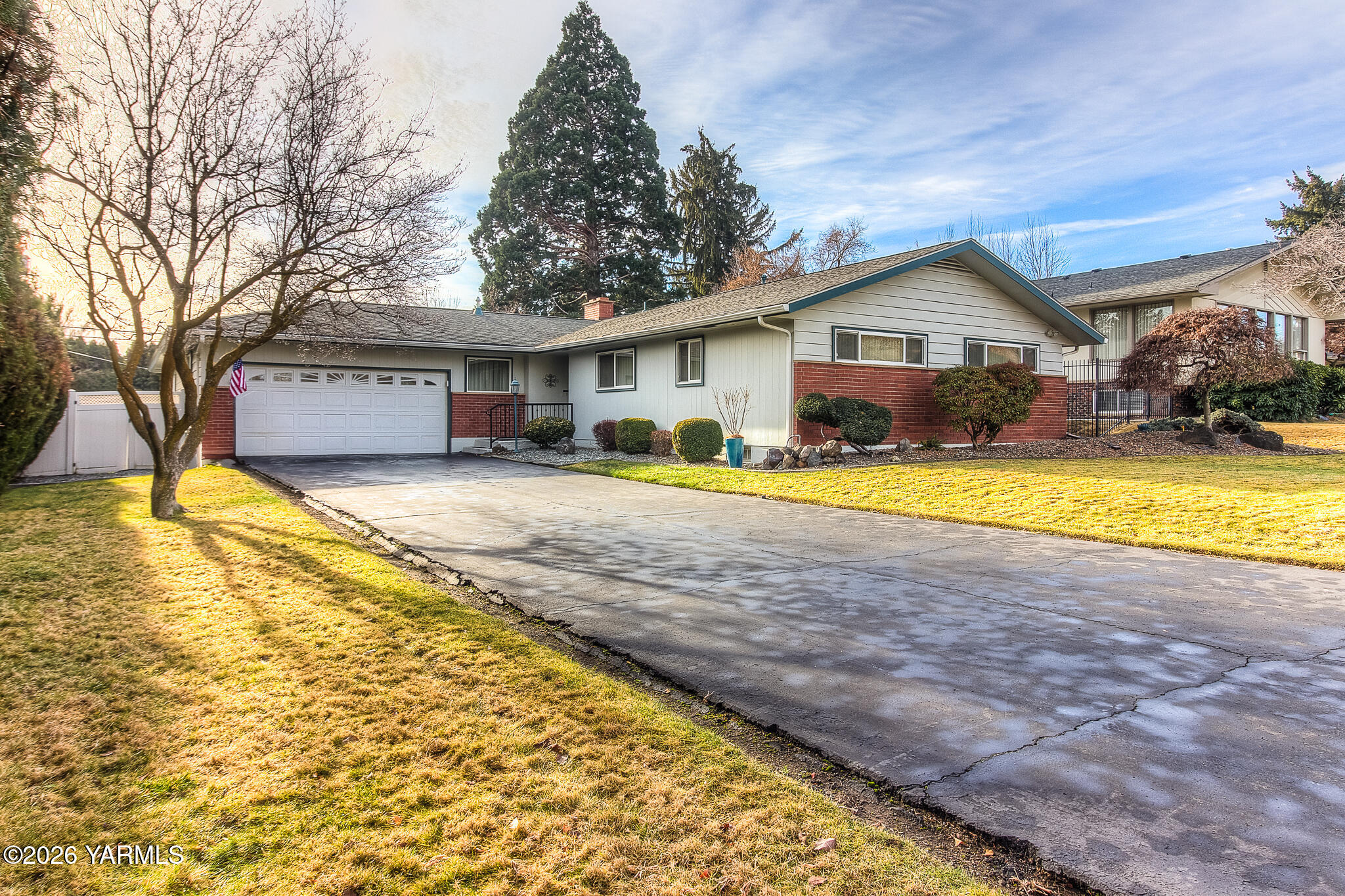 5002 Douglas Dr